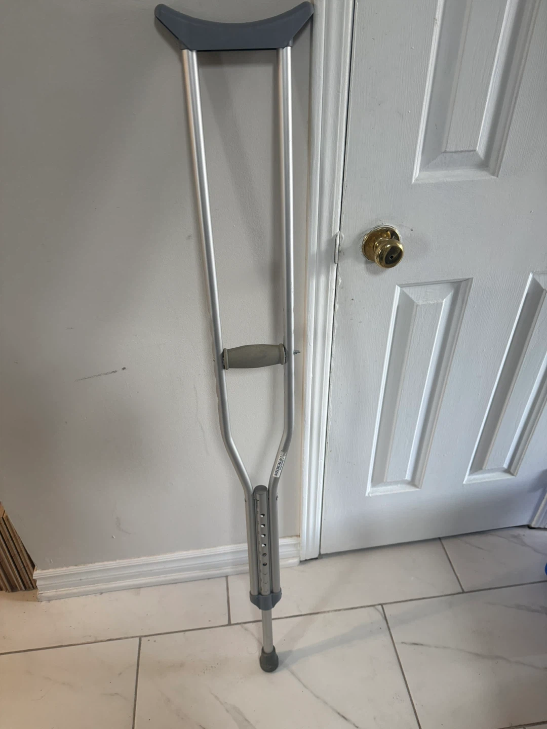 Adjustable Aluminium Crutches