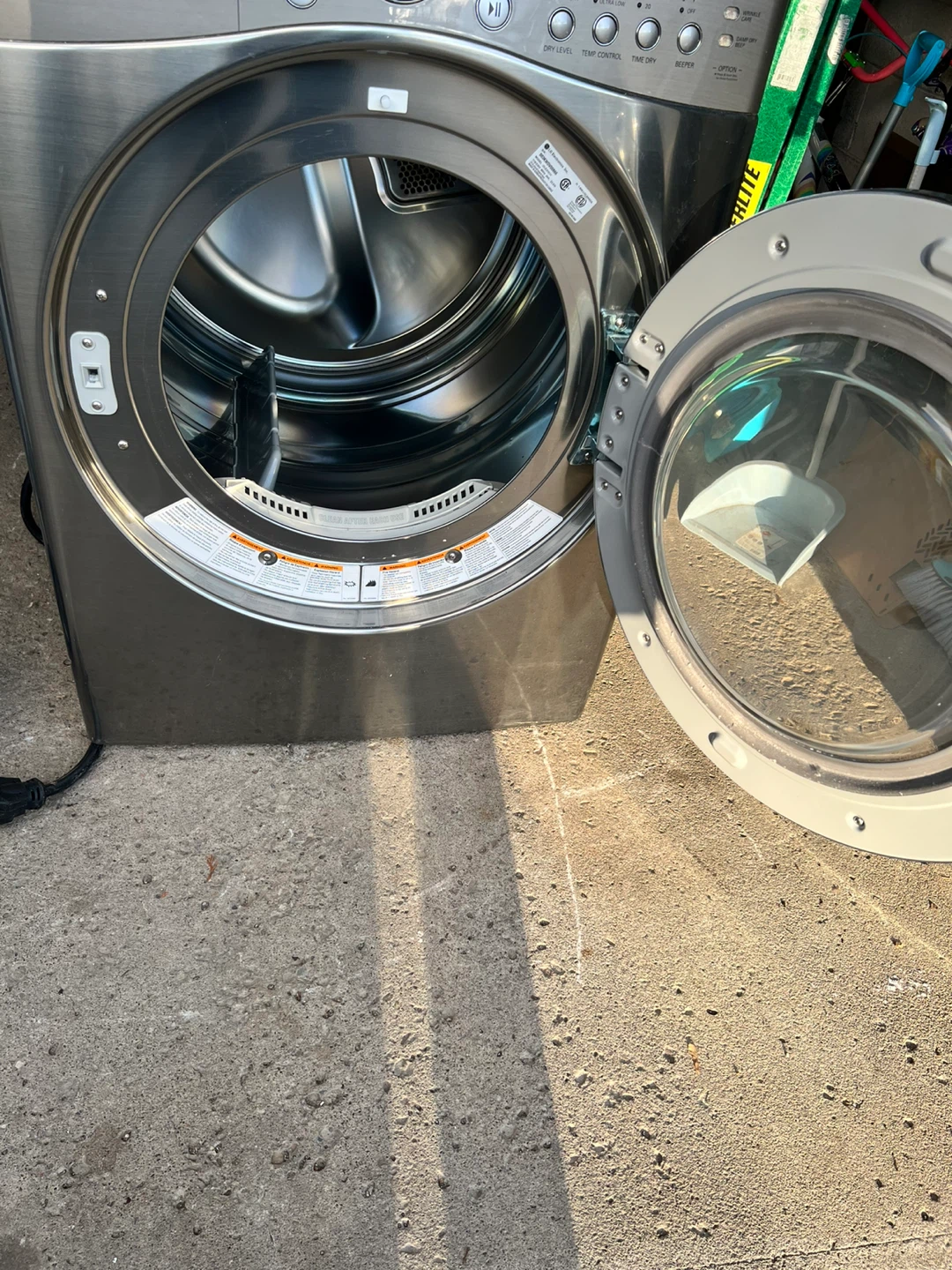 Good condition LG dryer $230 - photo 3