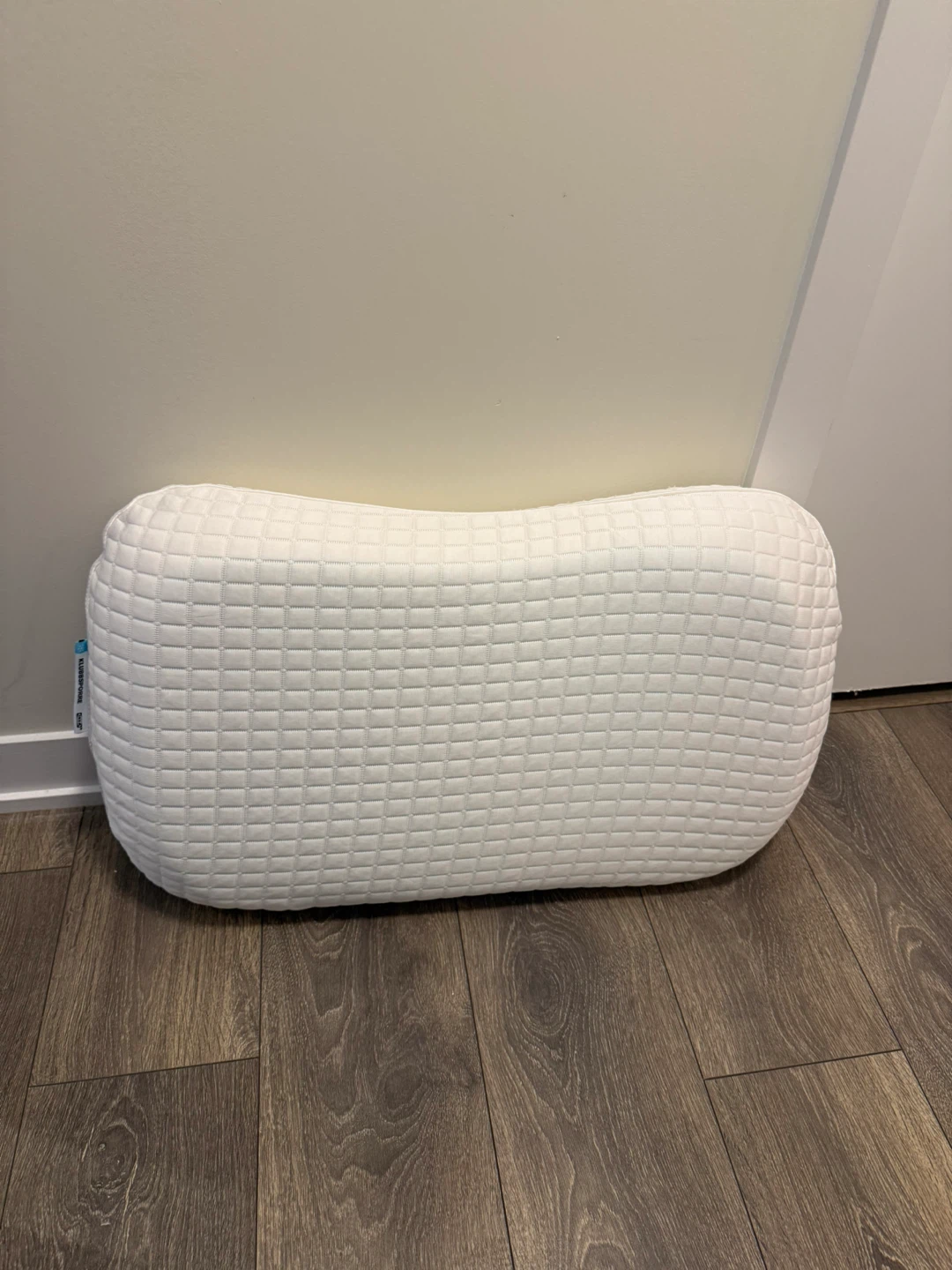 IKEA KLUBBSPORRE Ergonomic Pillow Queen