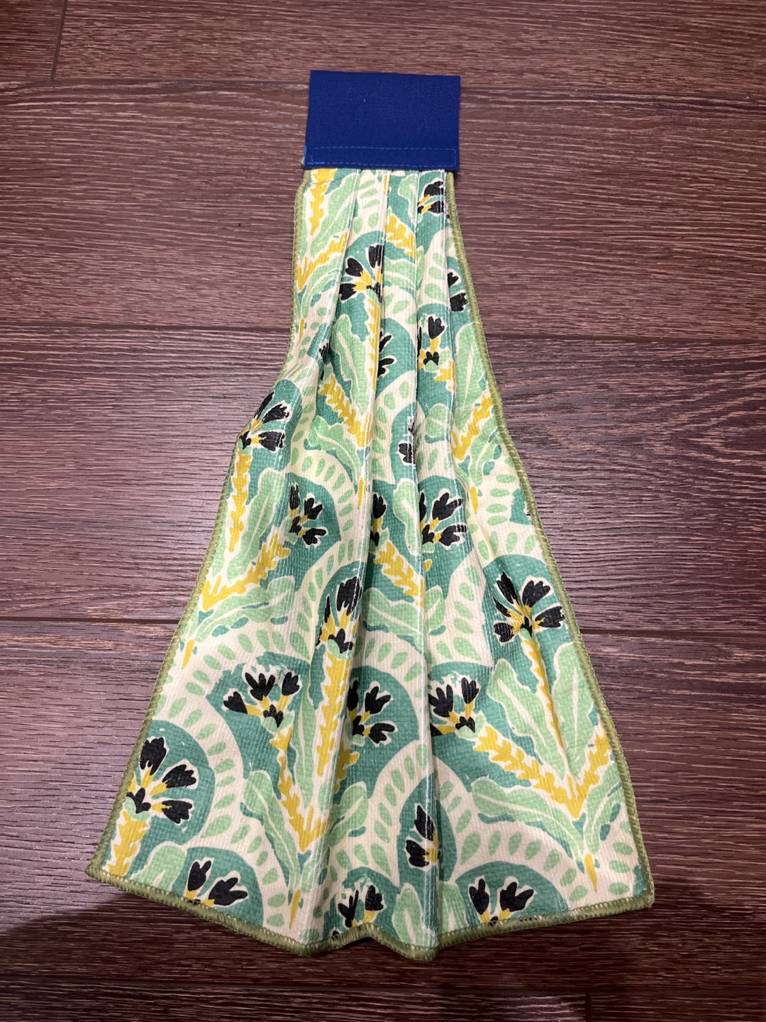 Hanging Kitchen Towel with Blue Tab