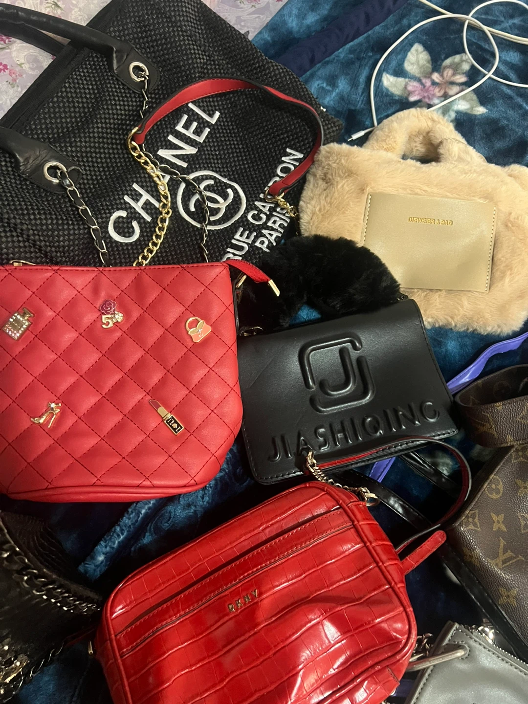 Assorted Women's Handbags - Various Brands - photo 2