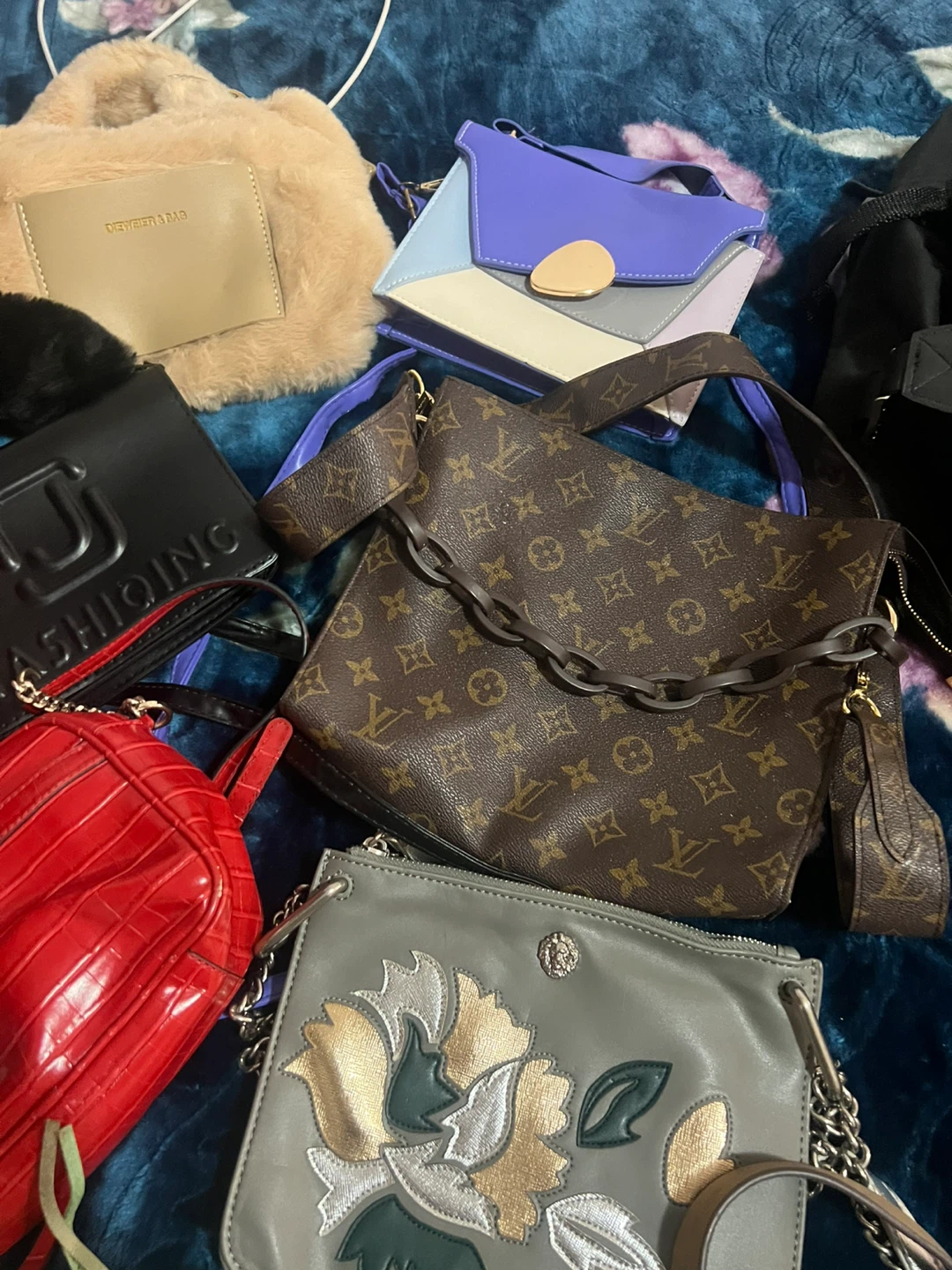 Assorted Women's Handbags - Various Brands - photo 3