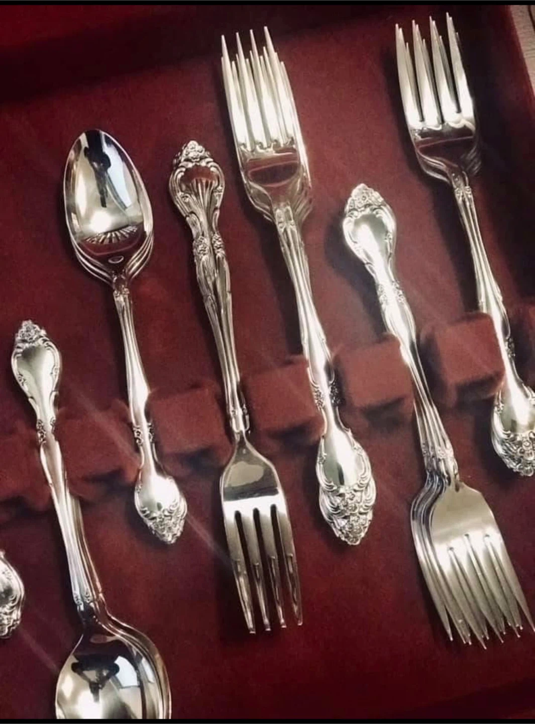 Oneida Dover 47-piece Flatware Set - photo 3