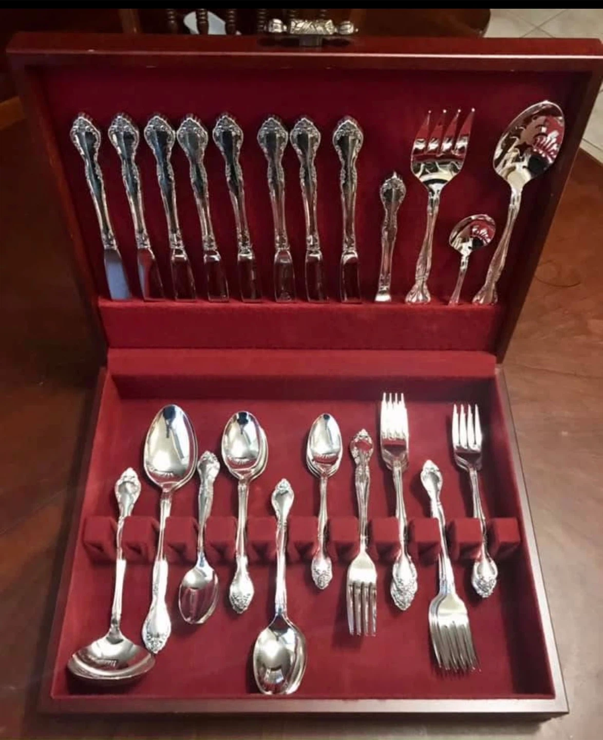 Oneida Dover 47-piece Flatware Set
