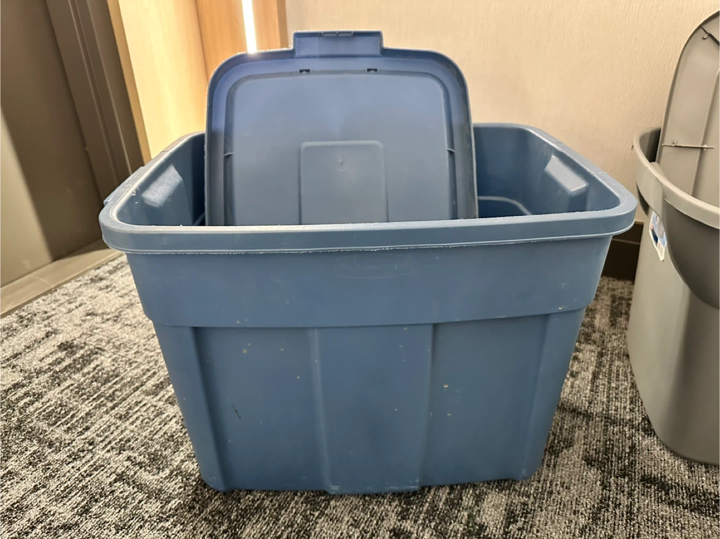 Storage boxes / moving totes - photo 4