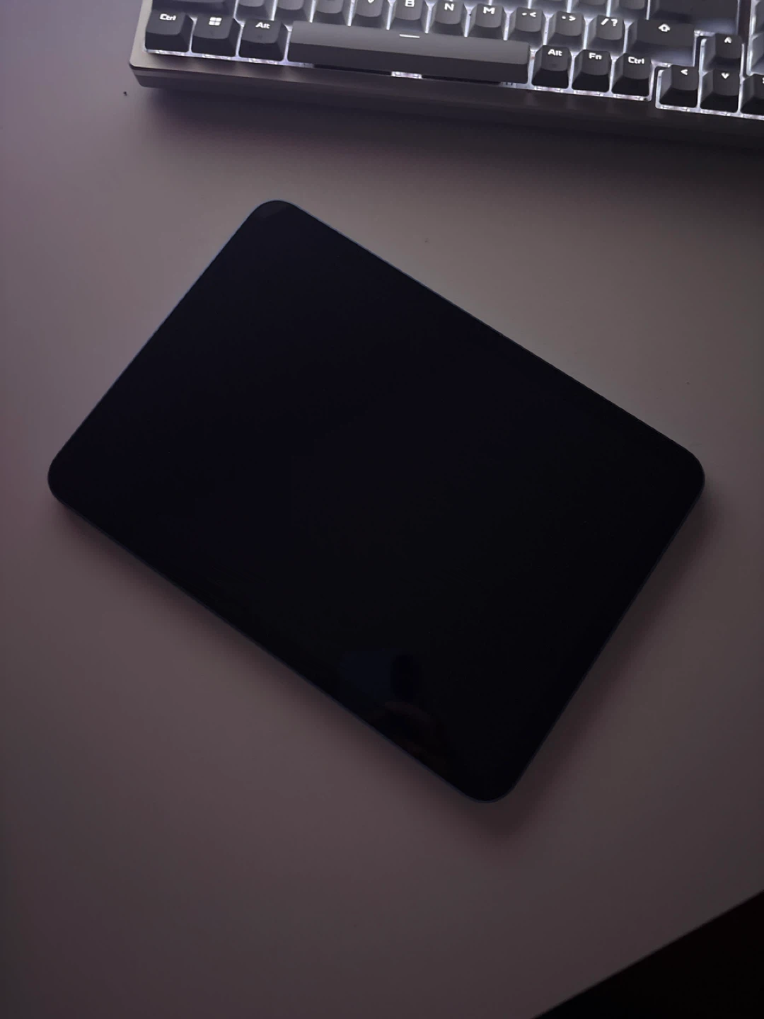 Apple iPad A16 (FROZEN SCREEN)