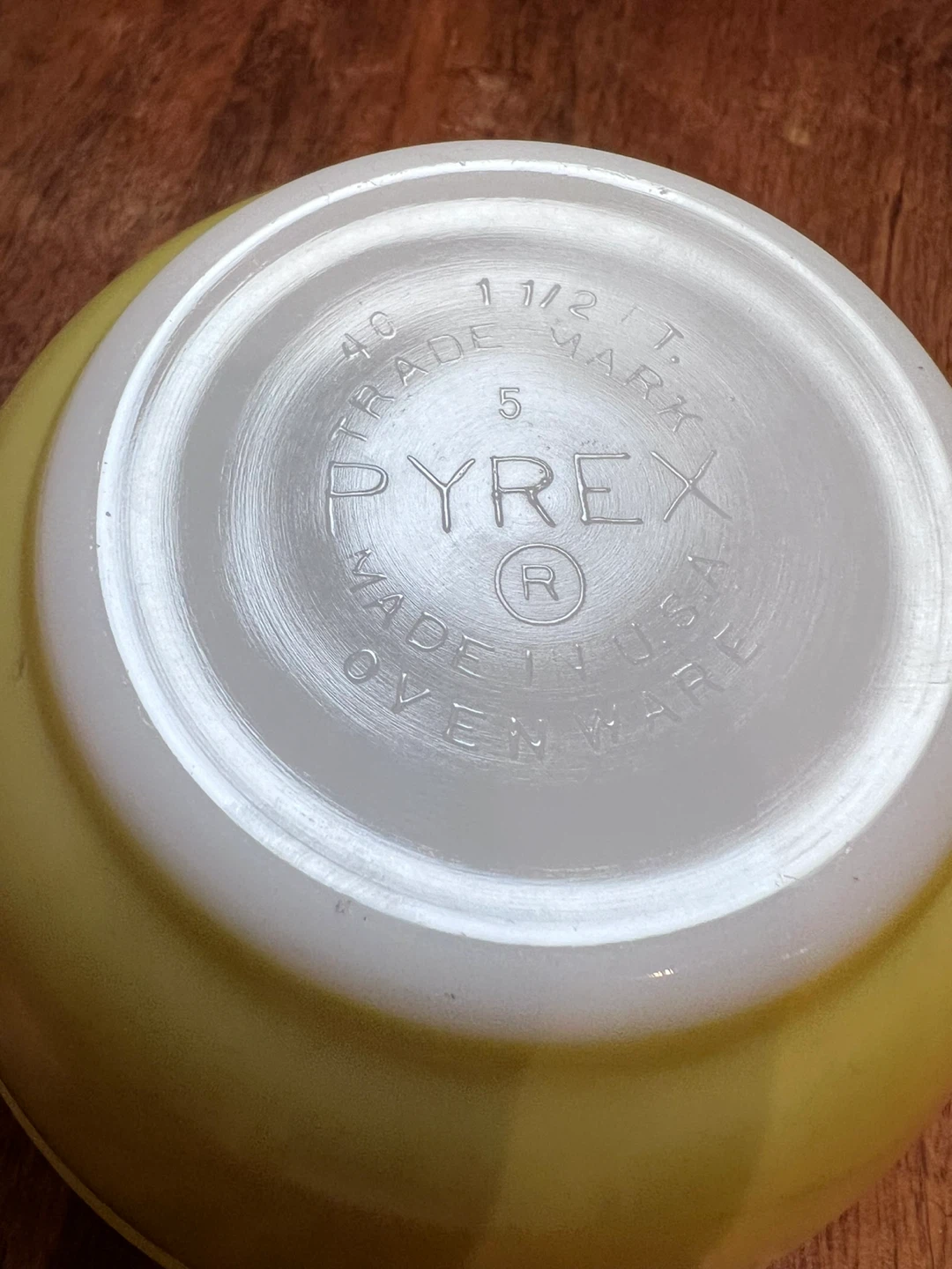 Vintage Pyrex 1.5-pint Primary Yellow Mixing Bowl #401 - photo 5