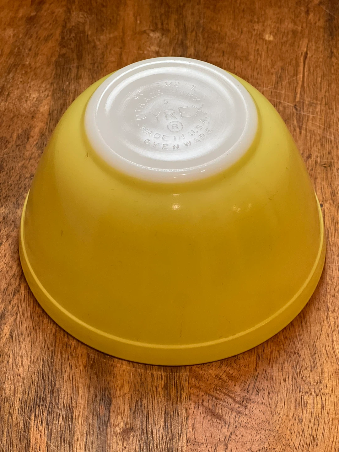 Vintage Pyrex 1.5-pint Primary Yellow Mixing Bowl #401 - photo 4