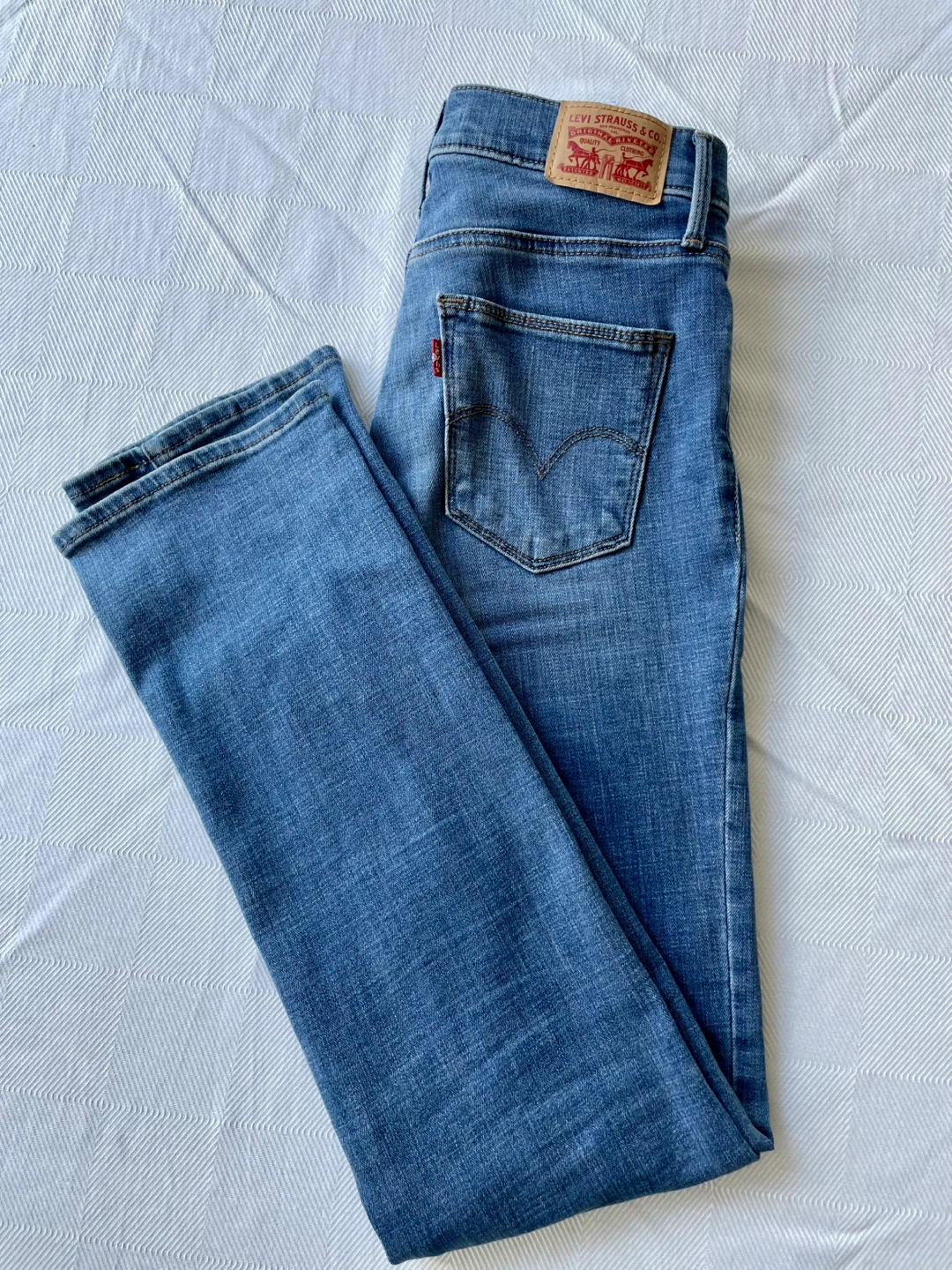 Levi's Slimming Straight Jeans Women's Size 26