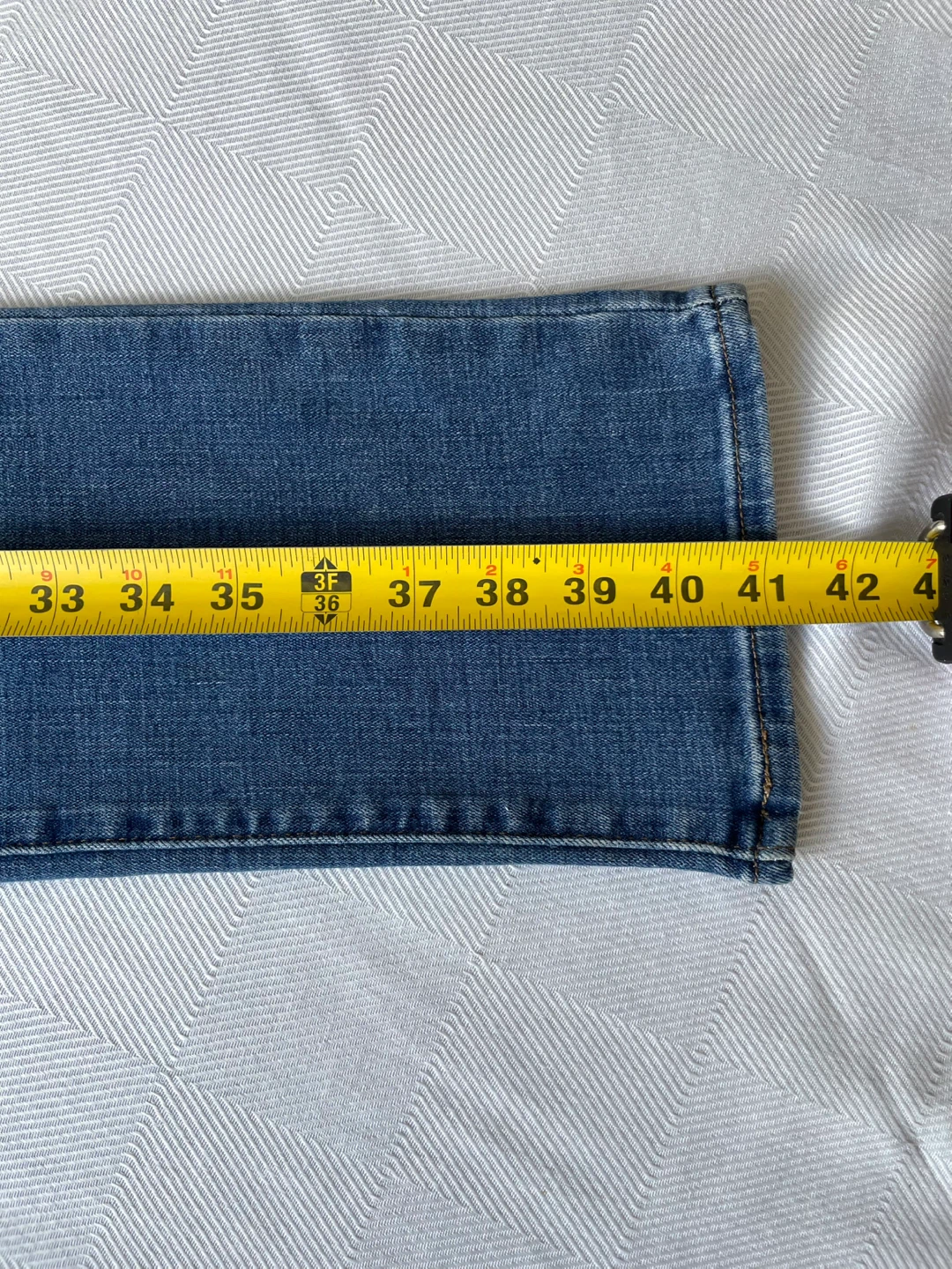 Levi's Slimming Straight Jeans Women's Size 26 - photo 3