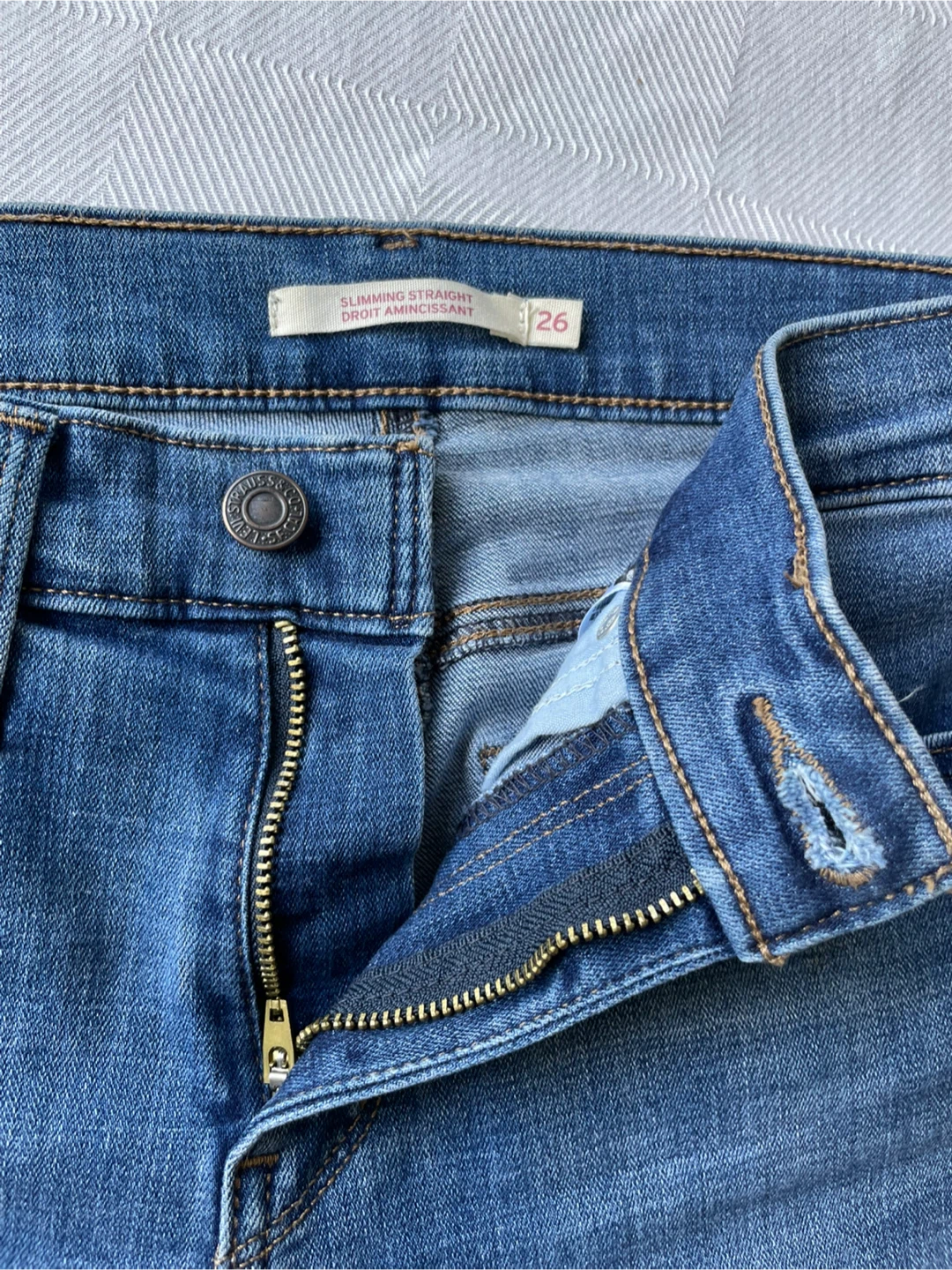 Levi's Slimming Straight Jeans Women's Size 26 - photo 2