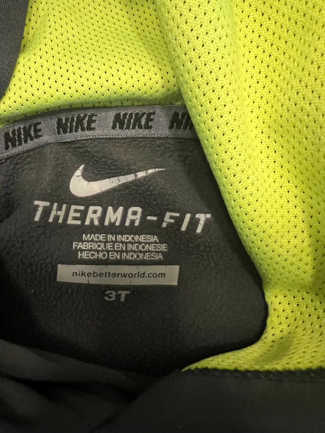 Nike Therma-FIT Hoodie - Black/Neon - Size 3T - photo 2