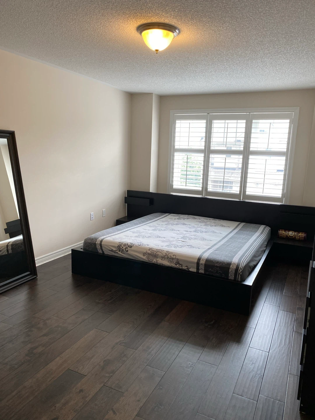 King Bedroom Set – Bed Frame + 2 Dressers - photo 2