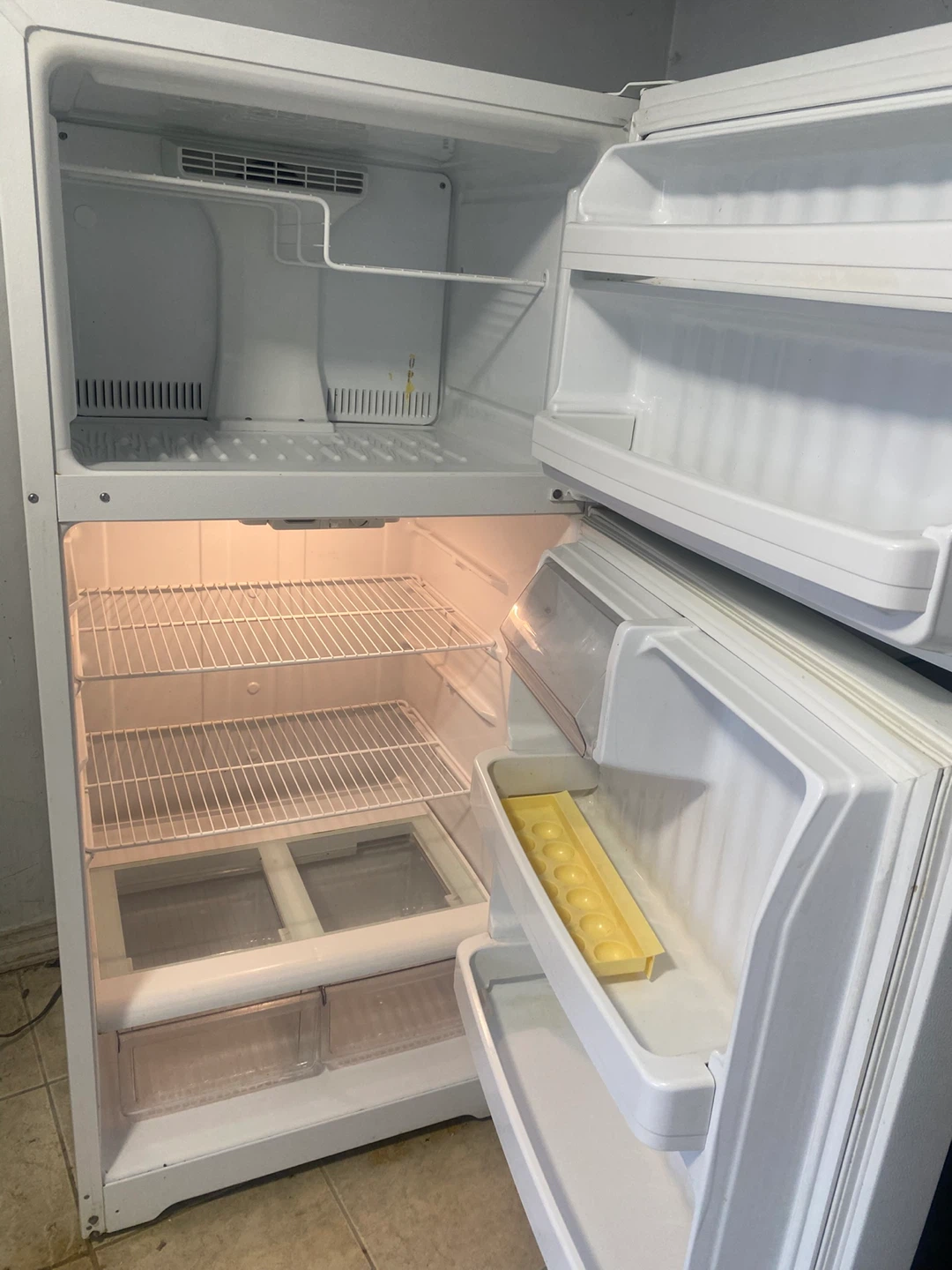GE Refrigerator 28” - photo 2