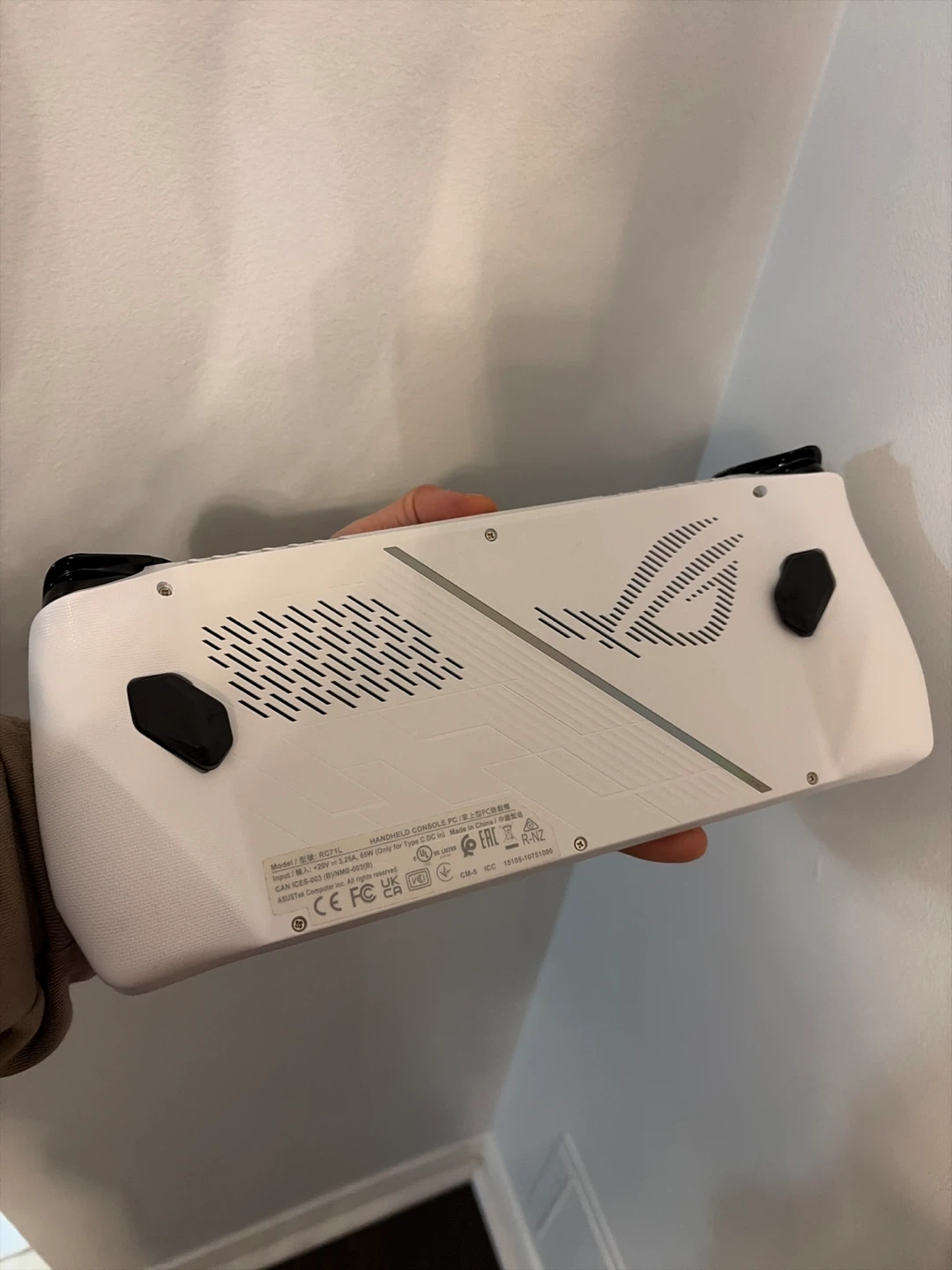 ASUS ROG Ally Gaming Handheld 7" 120Hz AMD Z1 - photo 3