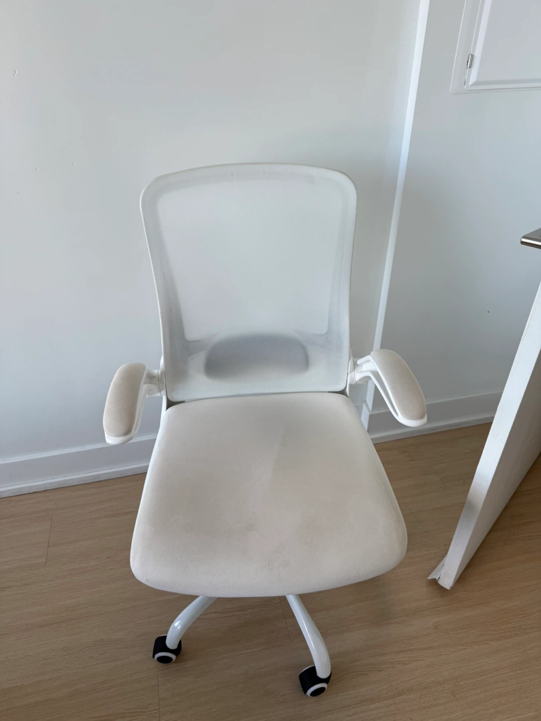 Mimoglad Ergonomic Ivory Mesh Office Chair - photo 3
