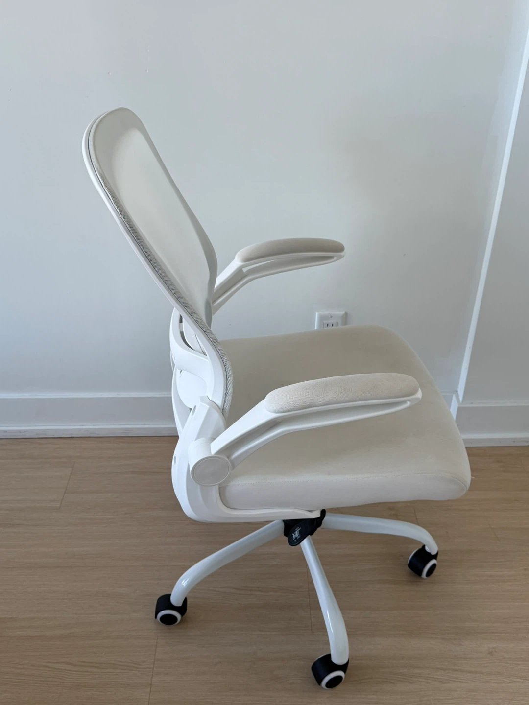 Mimoglad Ergonomic Ivory Mesh Office Chair - photo 4