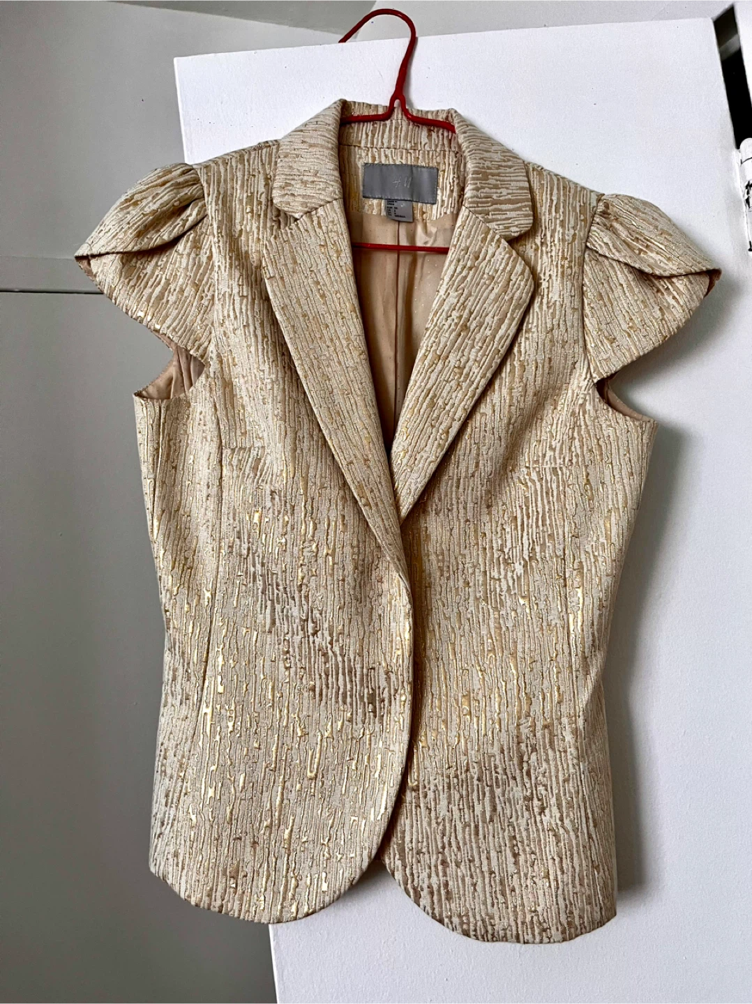 H&M Gold Textured Cap Sleeve Blazer - Size 6 - photo 4