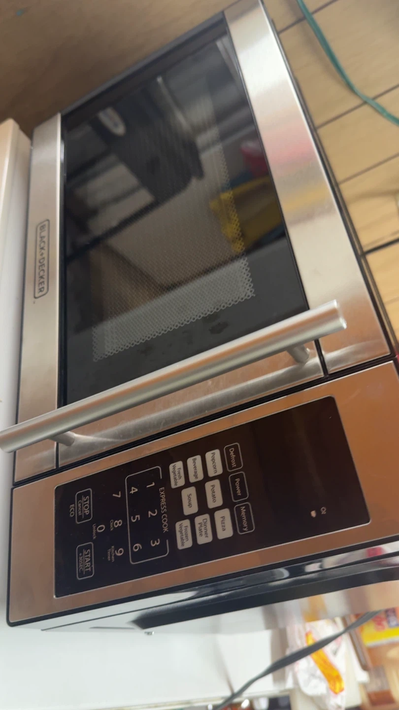 BLACK+DECKER 0.7 cu ft 700W Microwave Oven