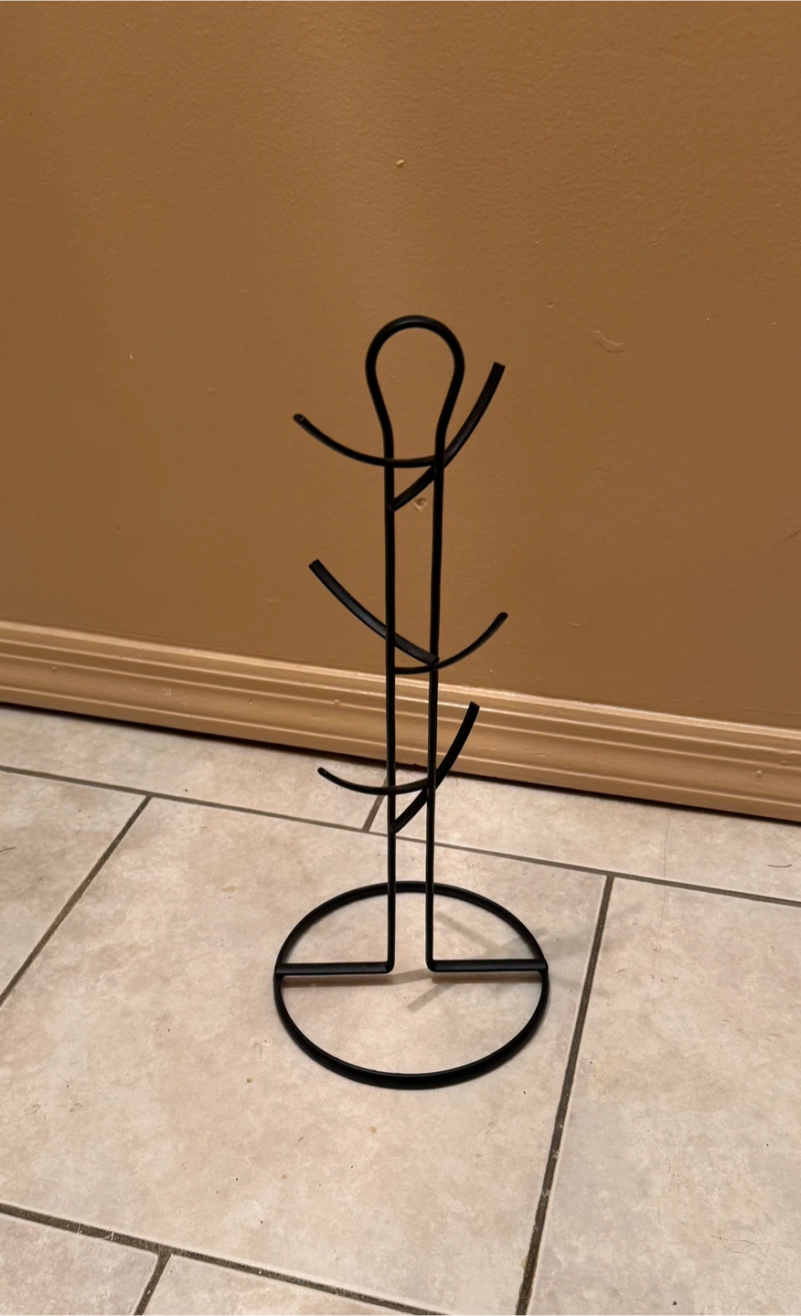 Black Metal Mug Tree Stand