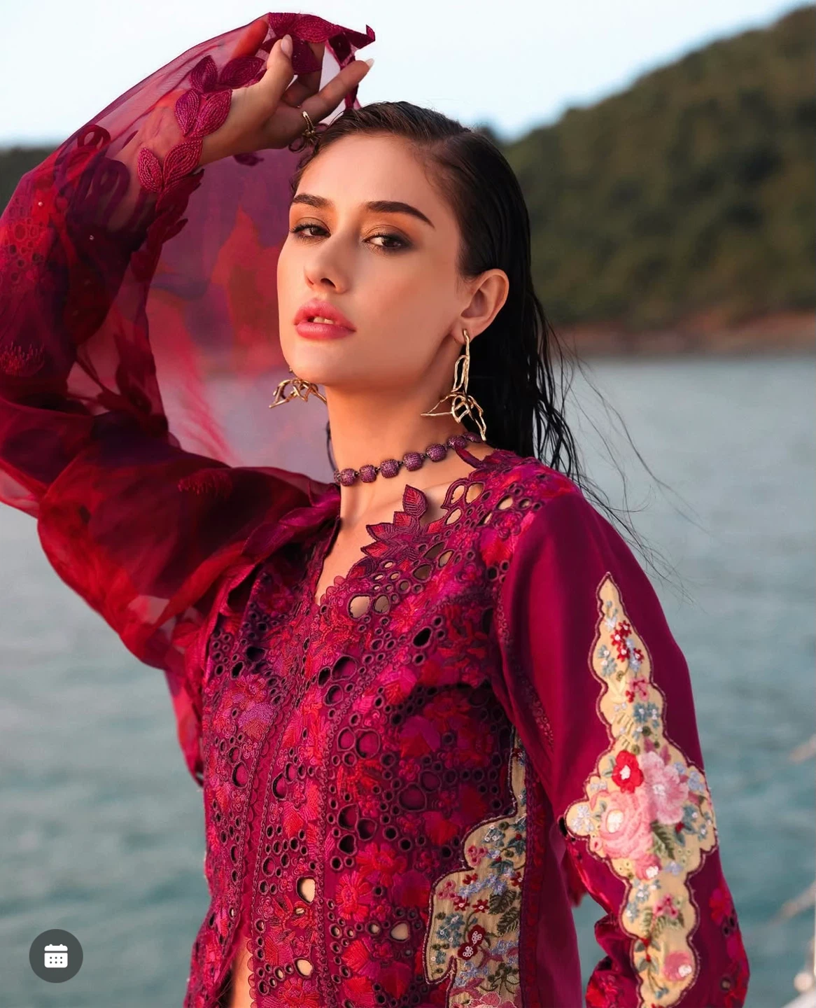 Afrozeh Women's Embroidered Lawn suit - photo 2
