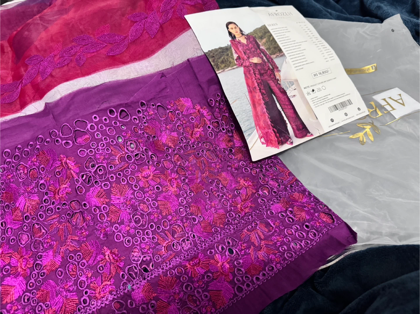 Afrozeh Women's Embroidered Lawn suit - photo 3
