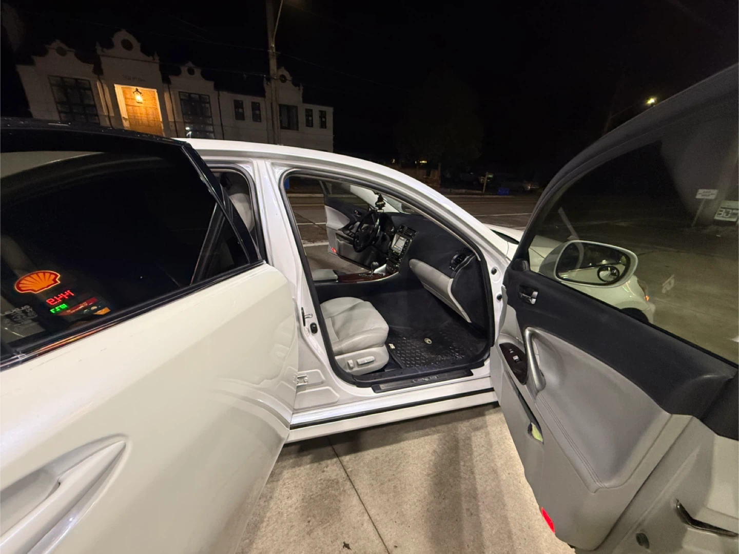 White Lexus IS 250 Sedan - photo 3
