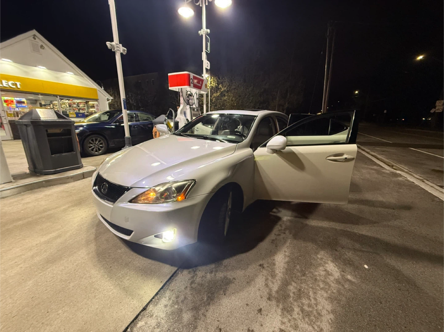 White Lexus IS 250 Sedan - photo 2