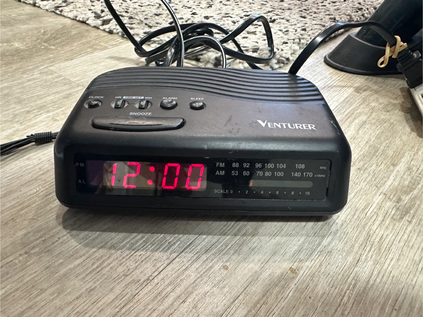 VENTURER Black AM/FM Alarm Clock Radio