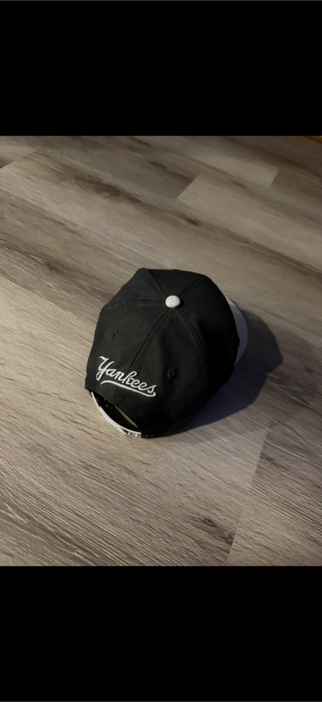 (BRAND NEW) New York Yankee’s, Team Canada and Winnipeg Jets Hat - photo 4