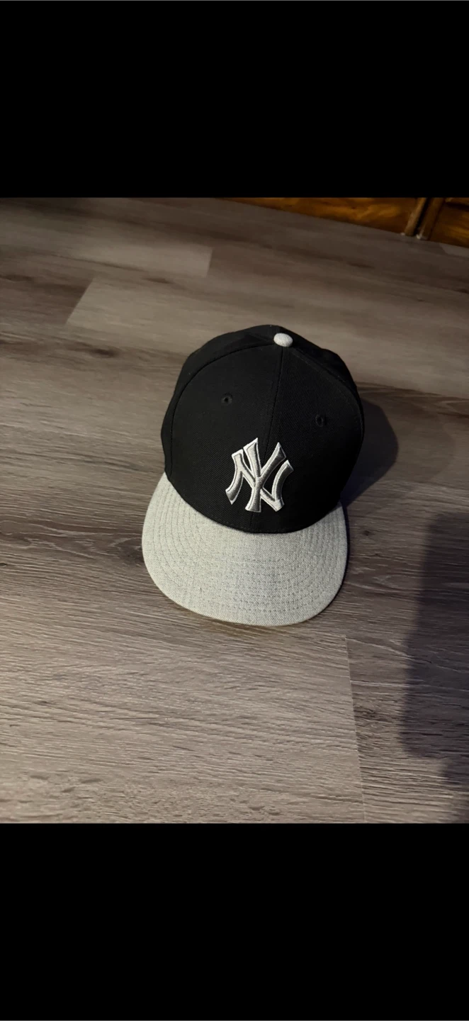 (BRAND NEW) New York Yankee’s, Team Canada and Winnipeg Jets Hat - photo 2
