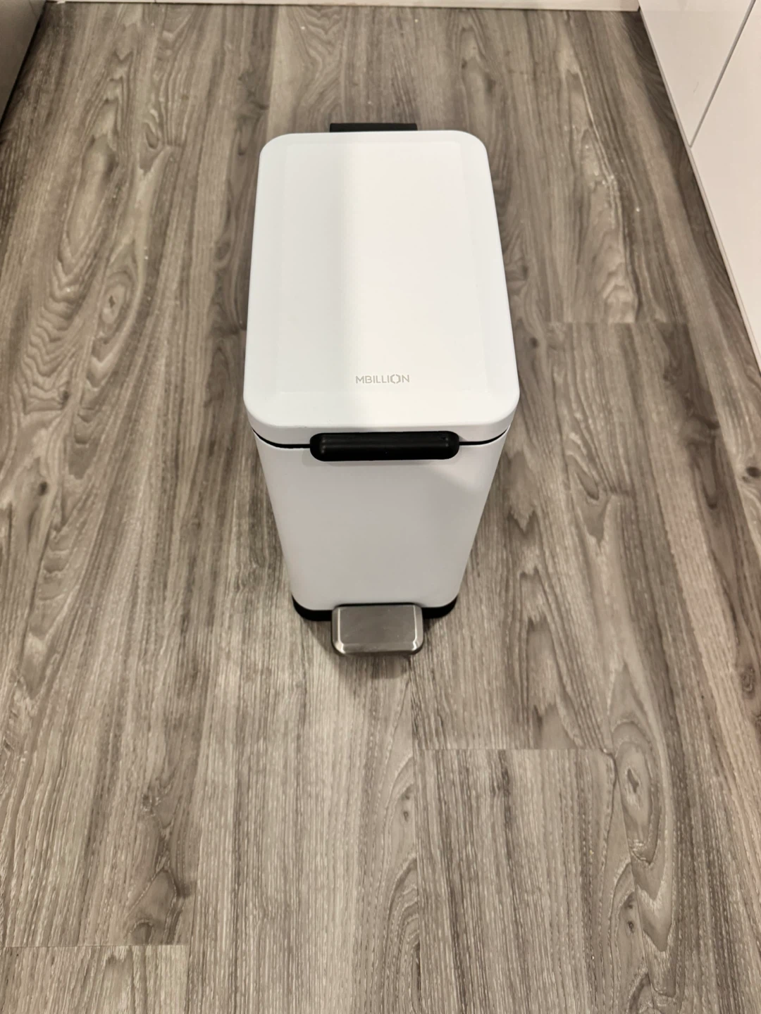 Mbillion Step Trash Can (white color)