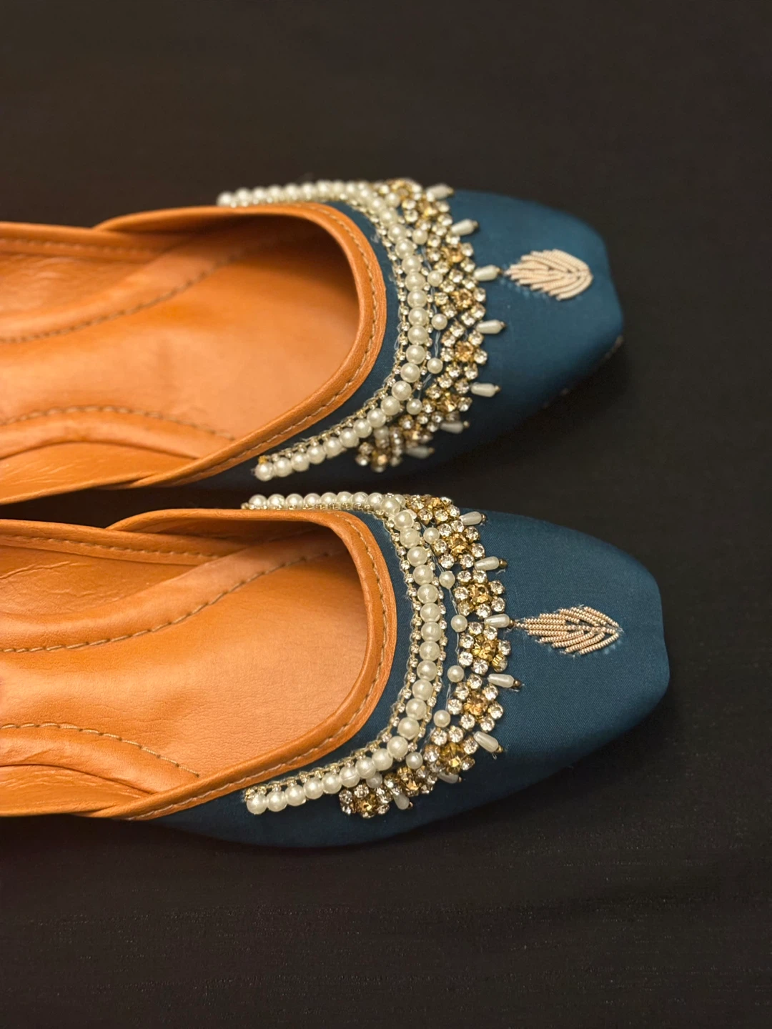 Embellished Juttis / Flats