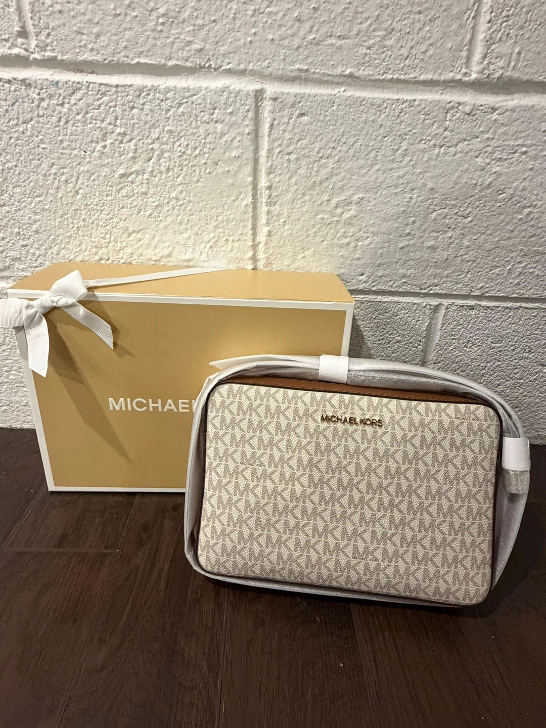 Michael Kors Jet Set Large Crossbody Bag