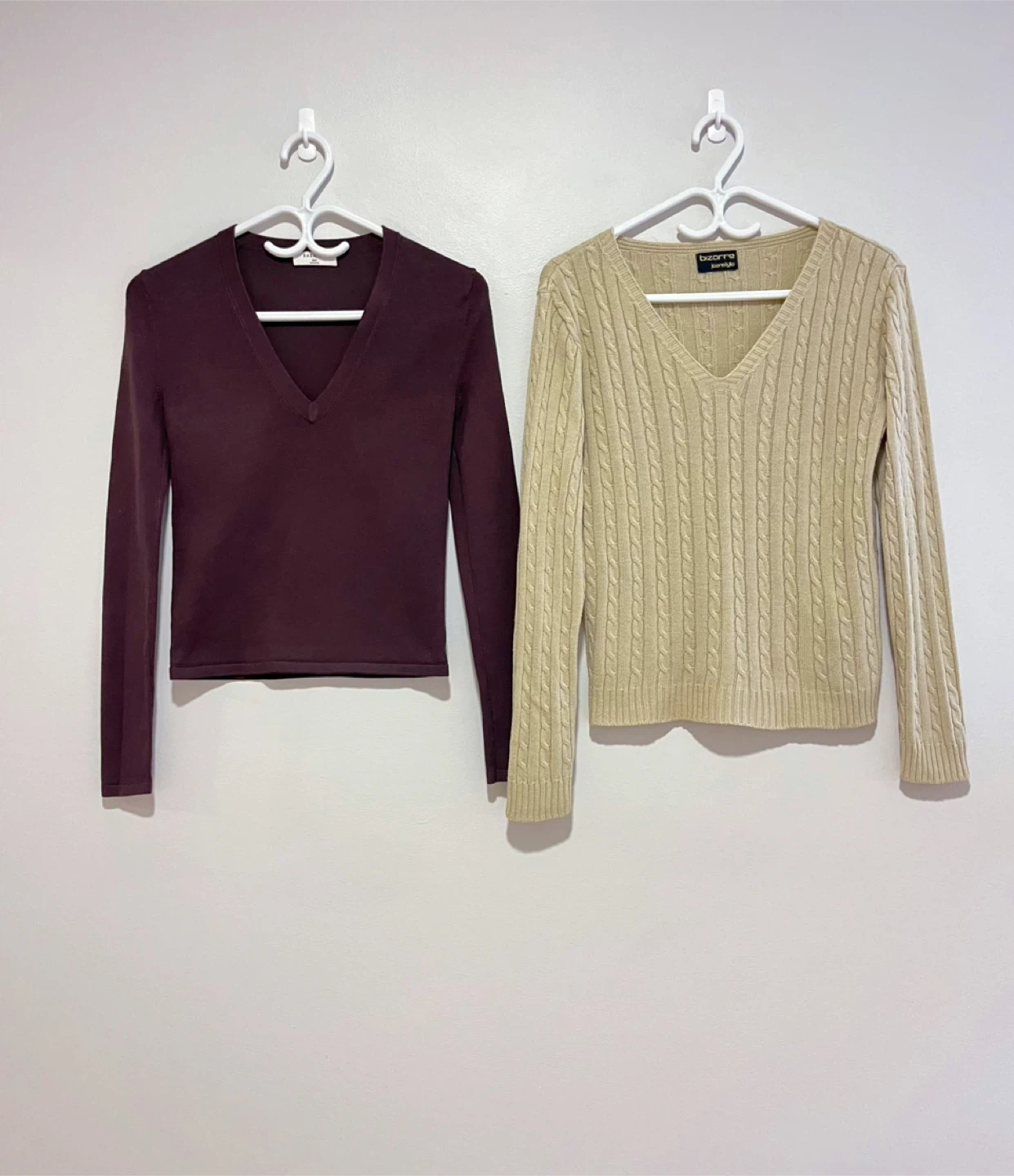Babaton and Bizarre Jeanstyle V-Neck Sweaters