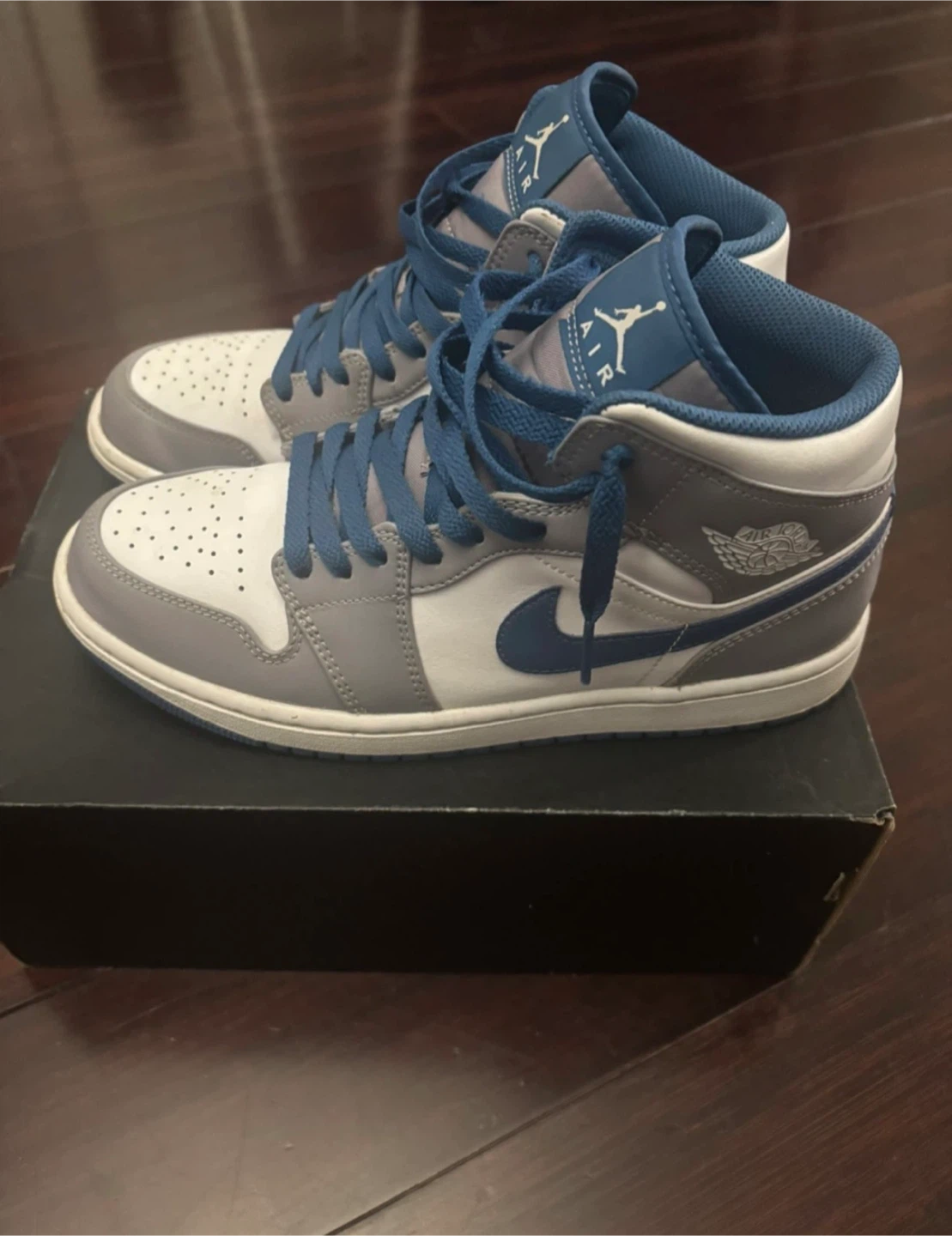 Air Jordan 1 Mid - photo 2