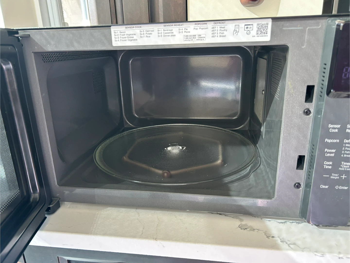 LG Microwave - photo 3