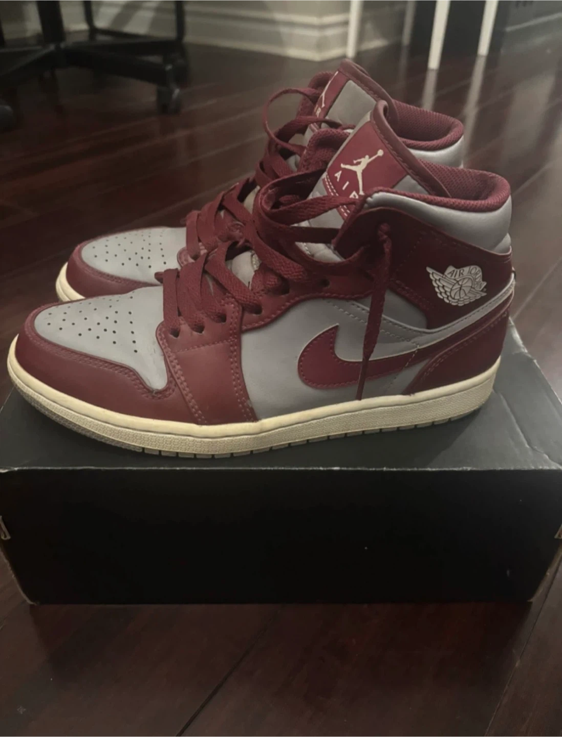 Air Jordan 1 Mid - photo 2