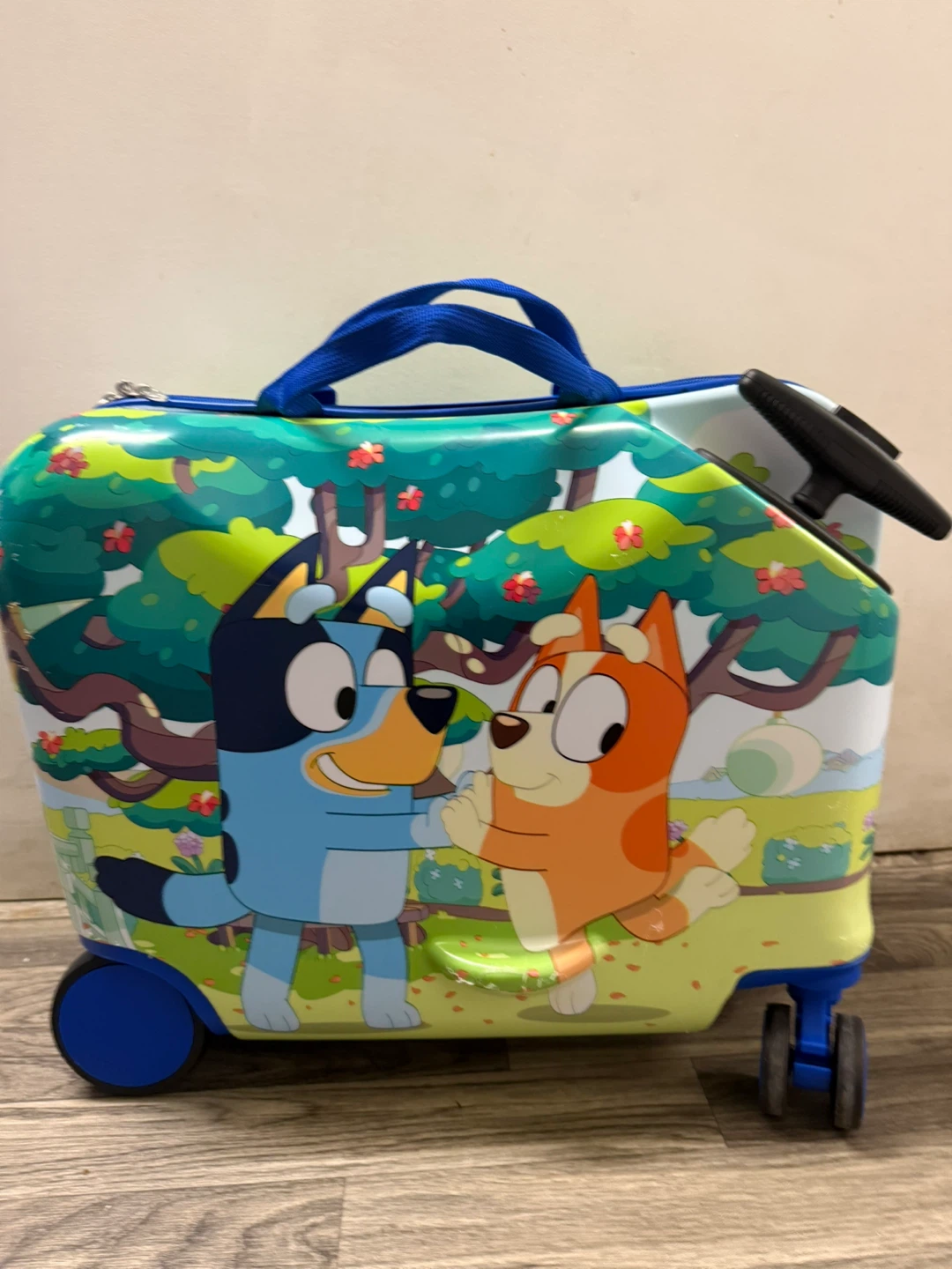 Kids Bluey Hard-Shell Rolling Suitcase - photo 2