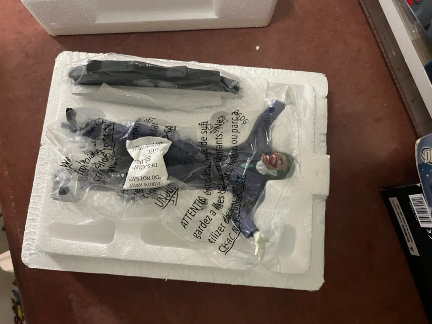 DC Collectibles The Joker Death of the Family Statue
