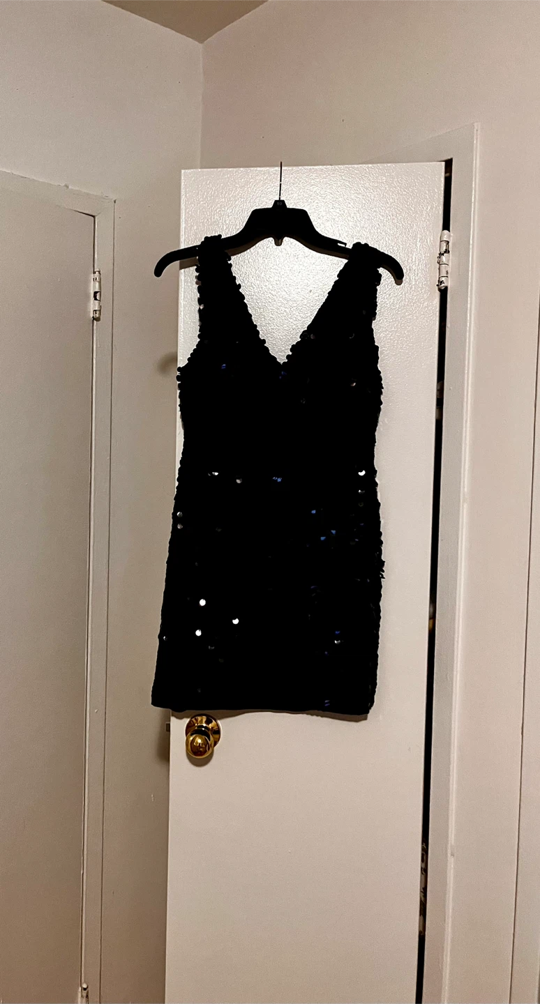 Size S Black shimmering sequins V-Neck mini Dress