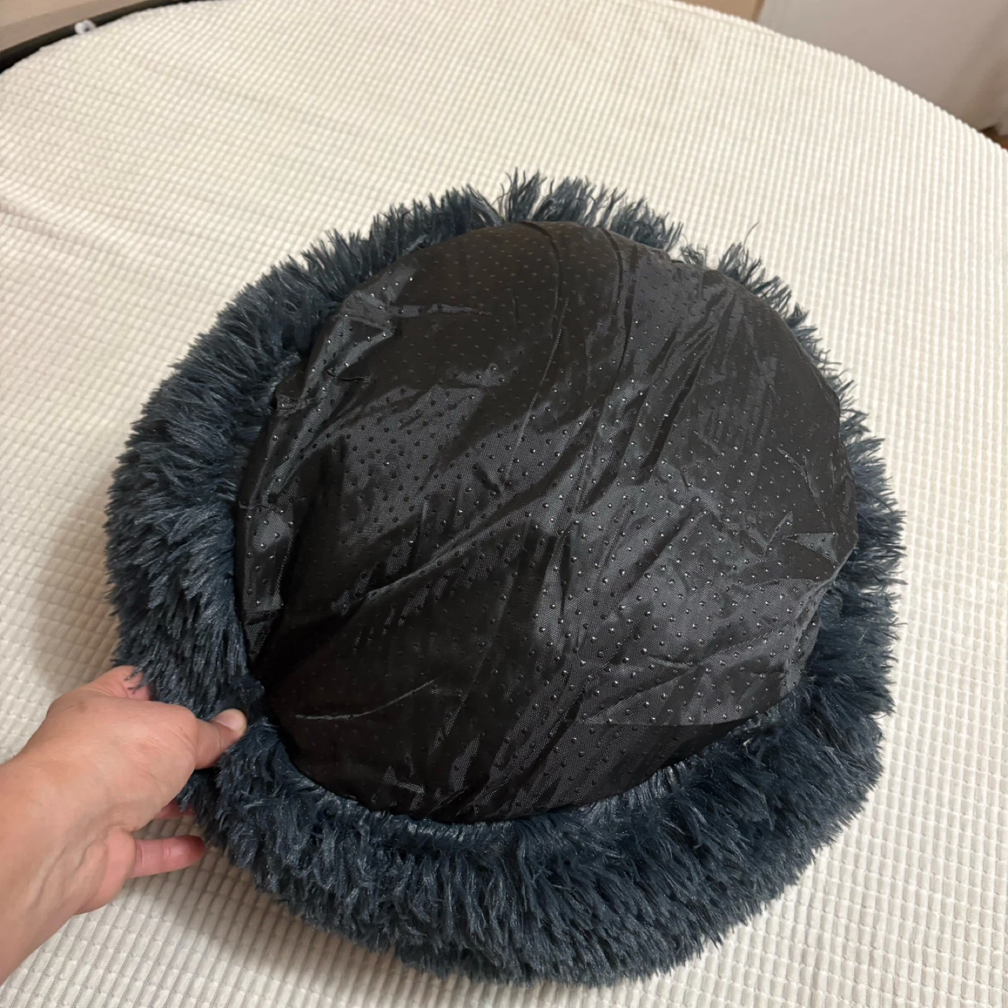 Fluffy Pet Bed - Dark Grey & Cream - photo 2