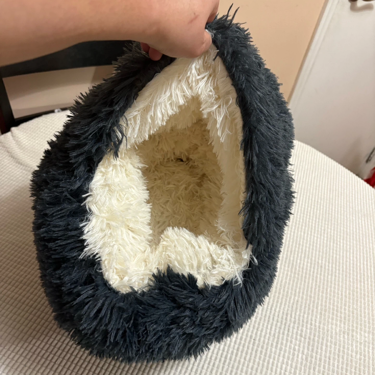 Fluffy Pet Bed - Dark Grey & Cream - photo 4