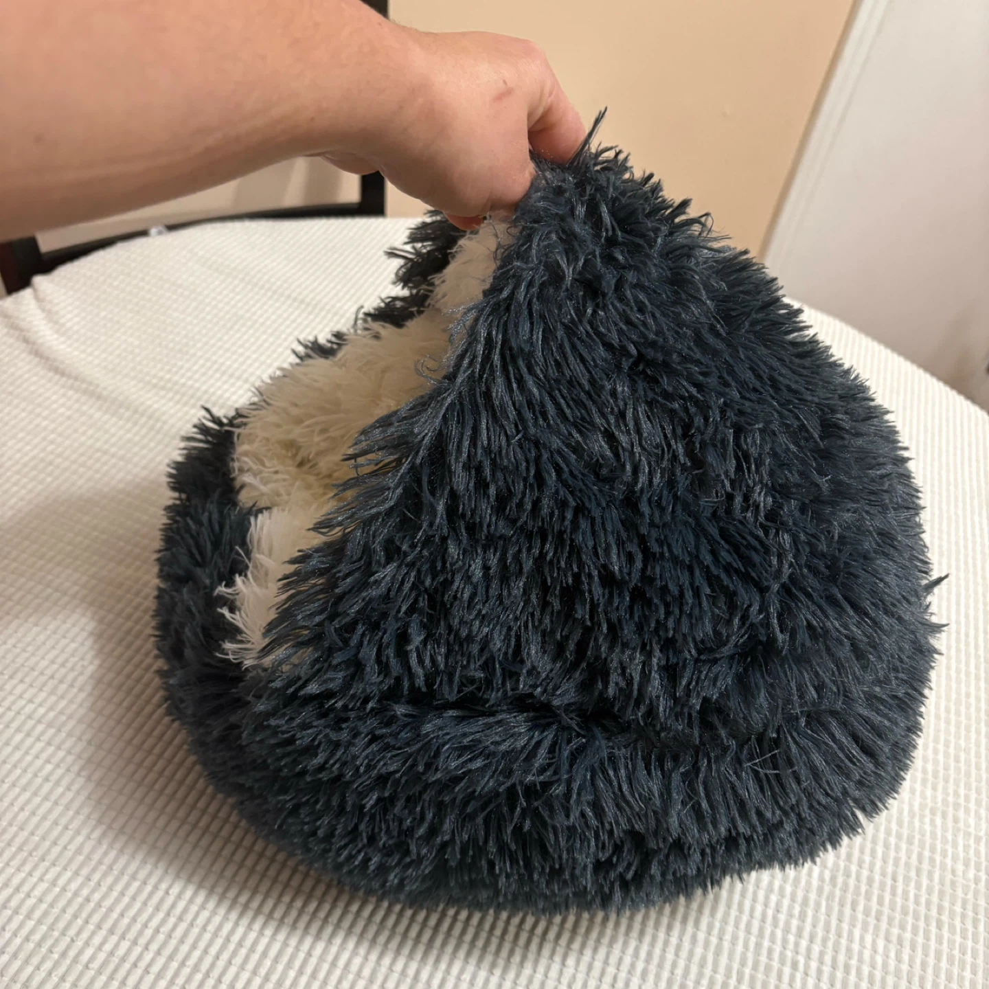 Fluffy Pet Bed - Dark Grey & Cream - photo 3