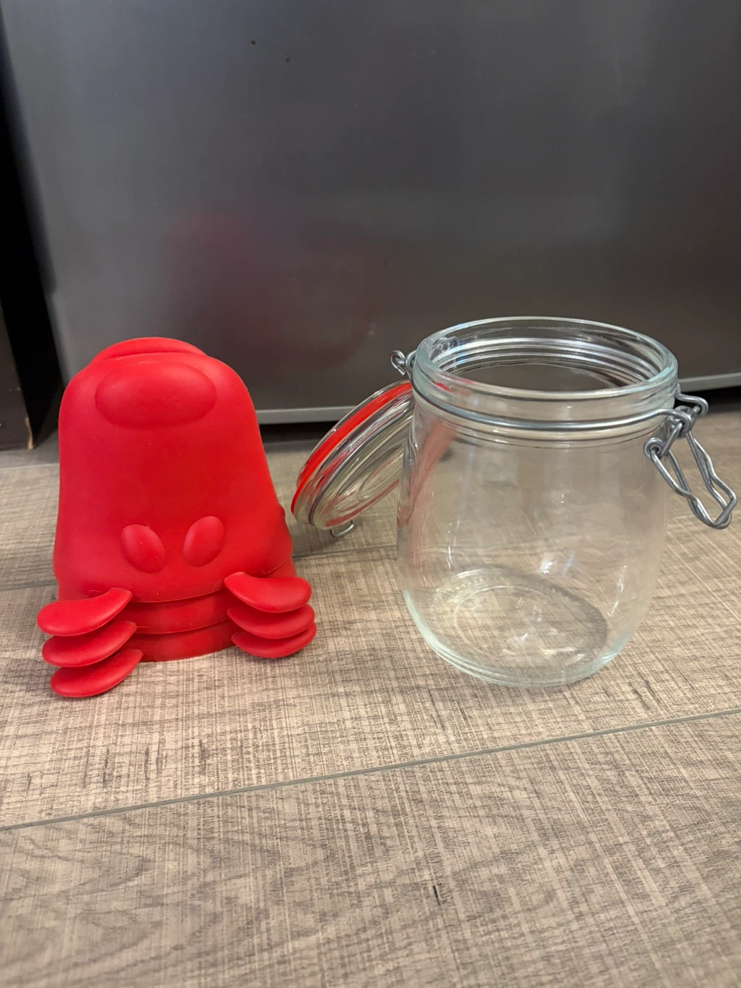glass storage jar with lid & oven mitts