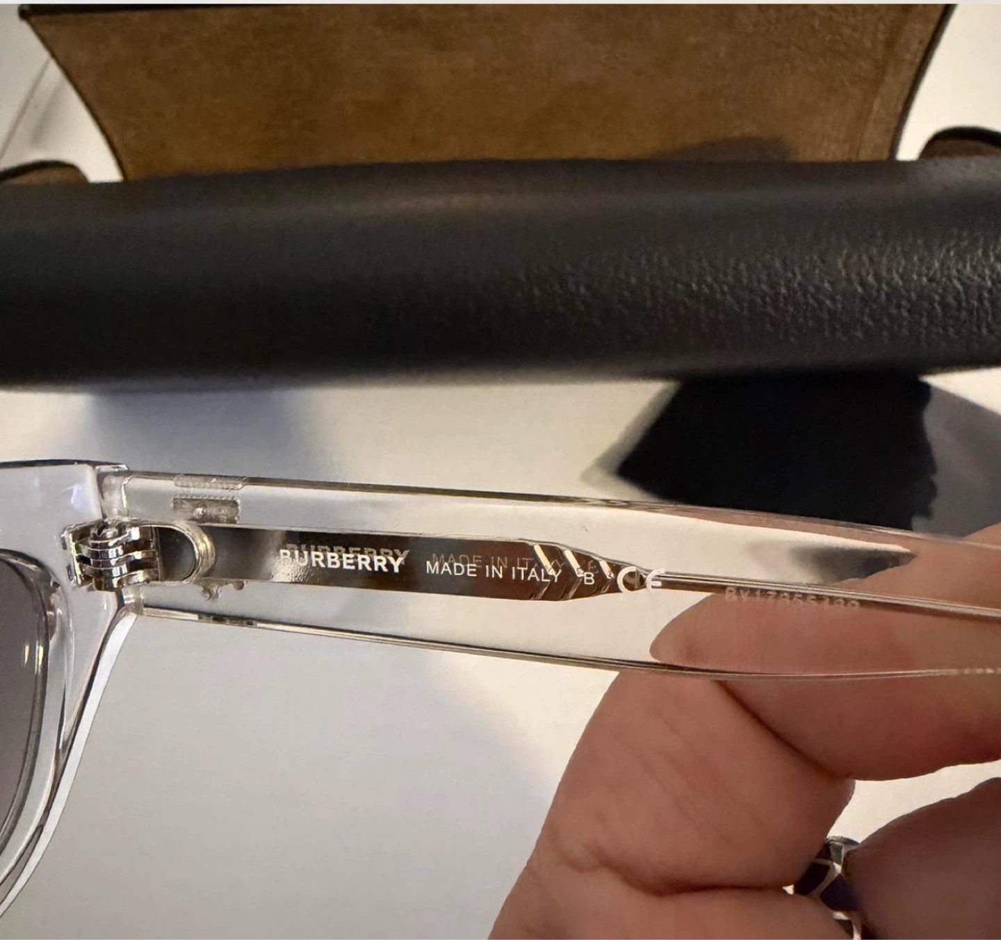 AUTHENTIC Burberry Sunglasses barely used in excellent condition - photo 2