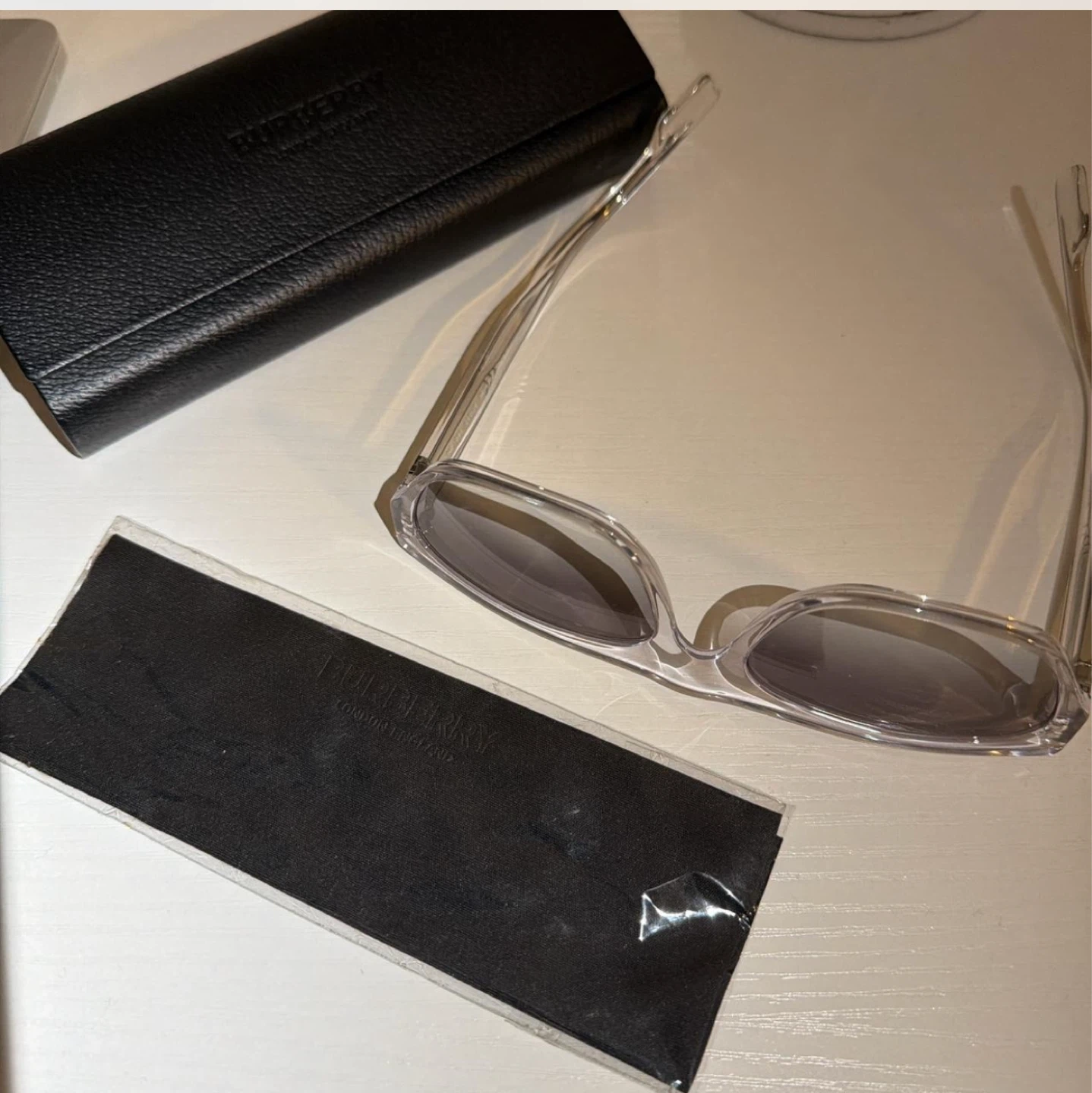 AUTHENTIC Burberry Sunglasses barely used in excellent condition