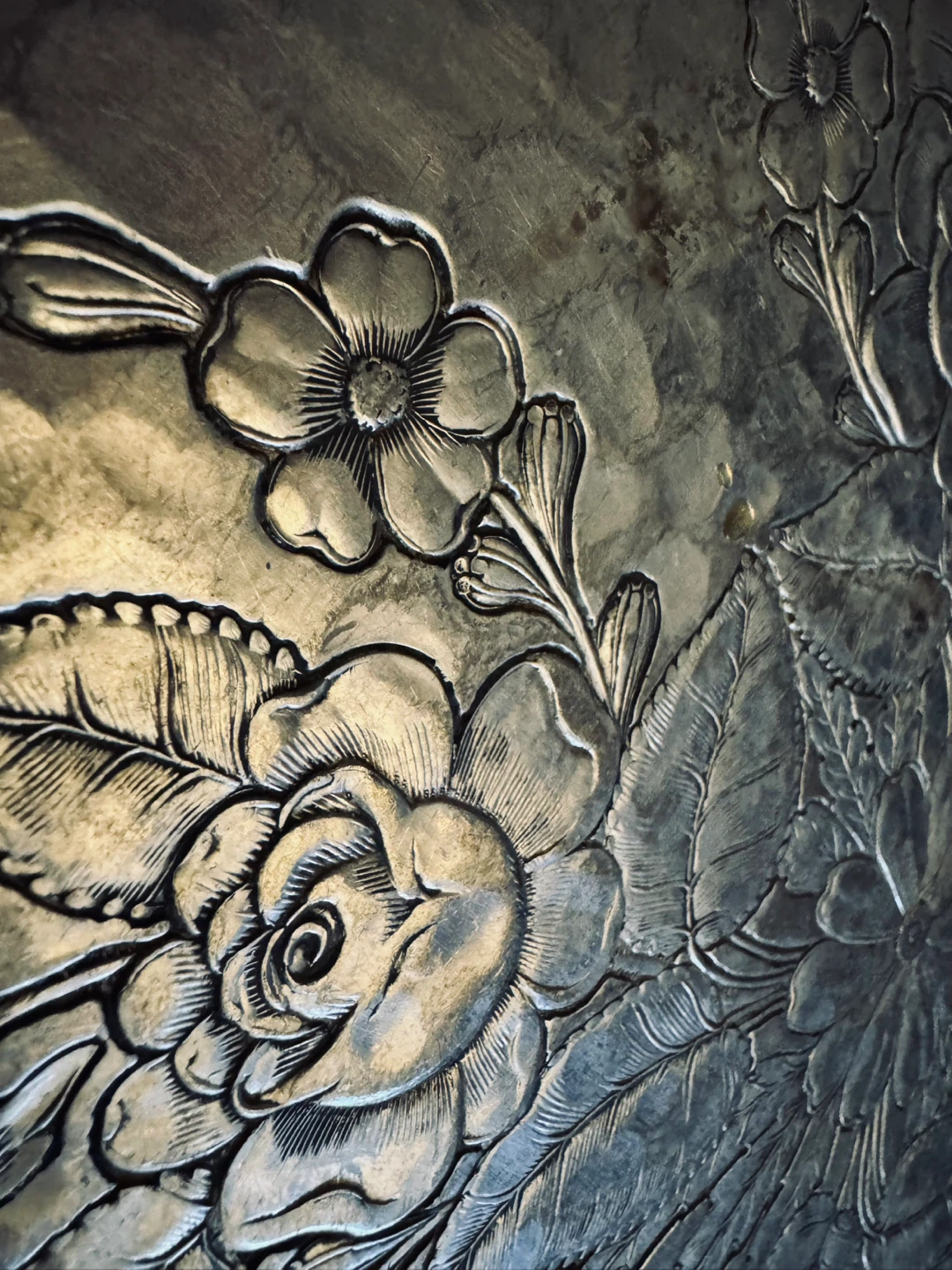 Antique Hand Forged Aluminum Serving Tray / Floral Embossing - photo 3