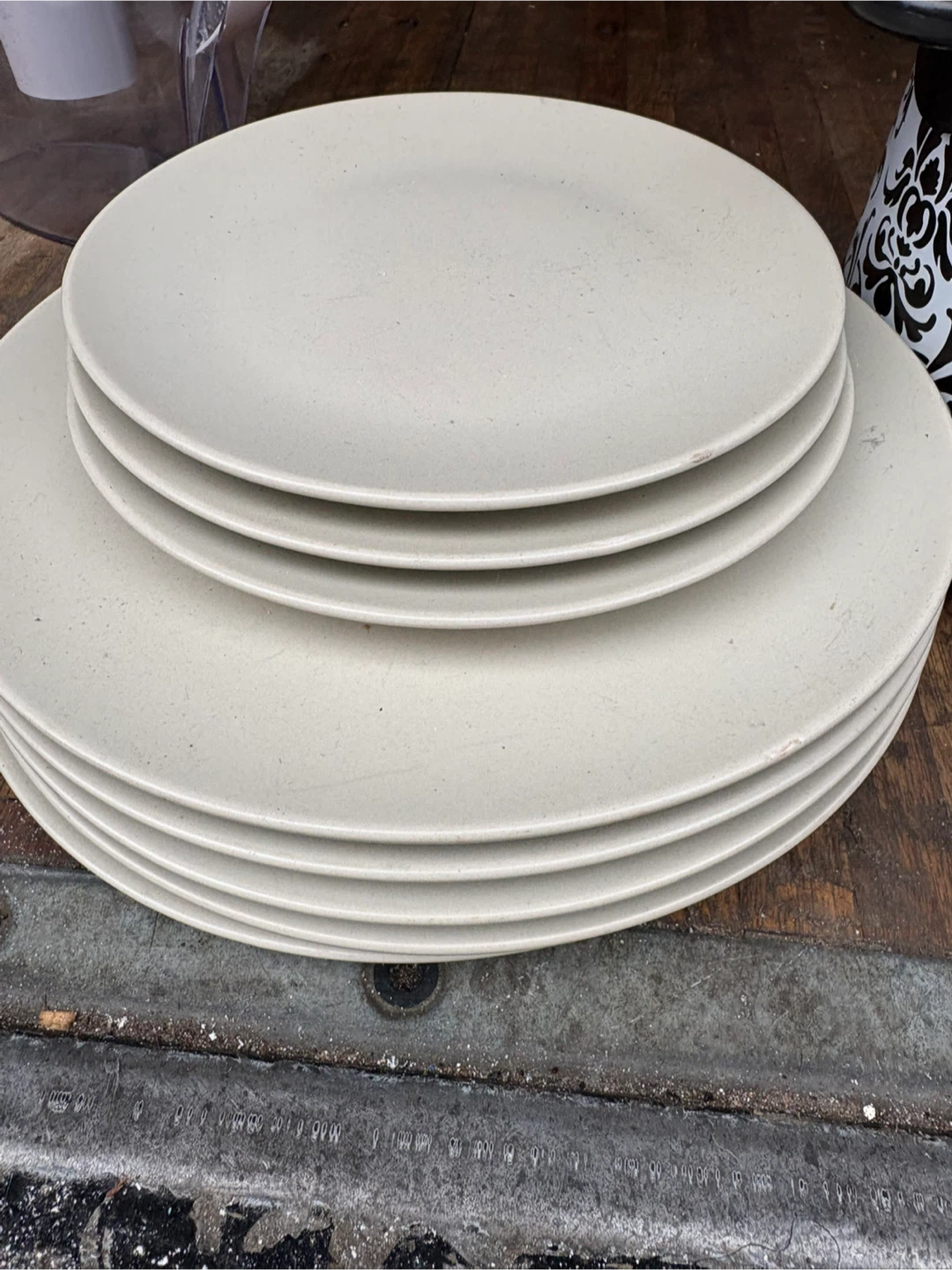 Set of 5 Grey Dinner Plates and 3 Bowls