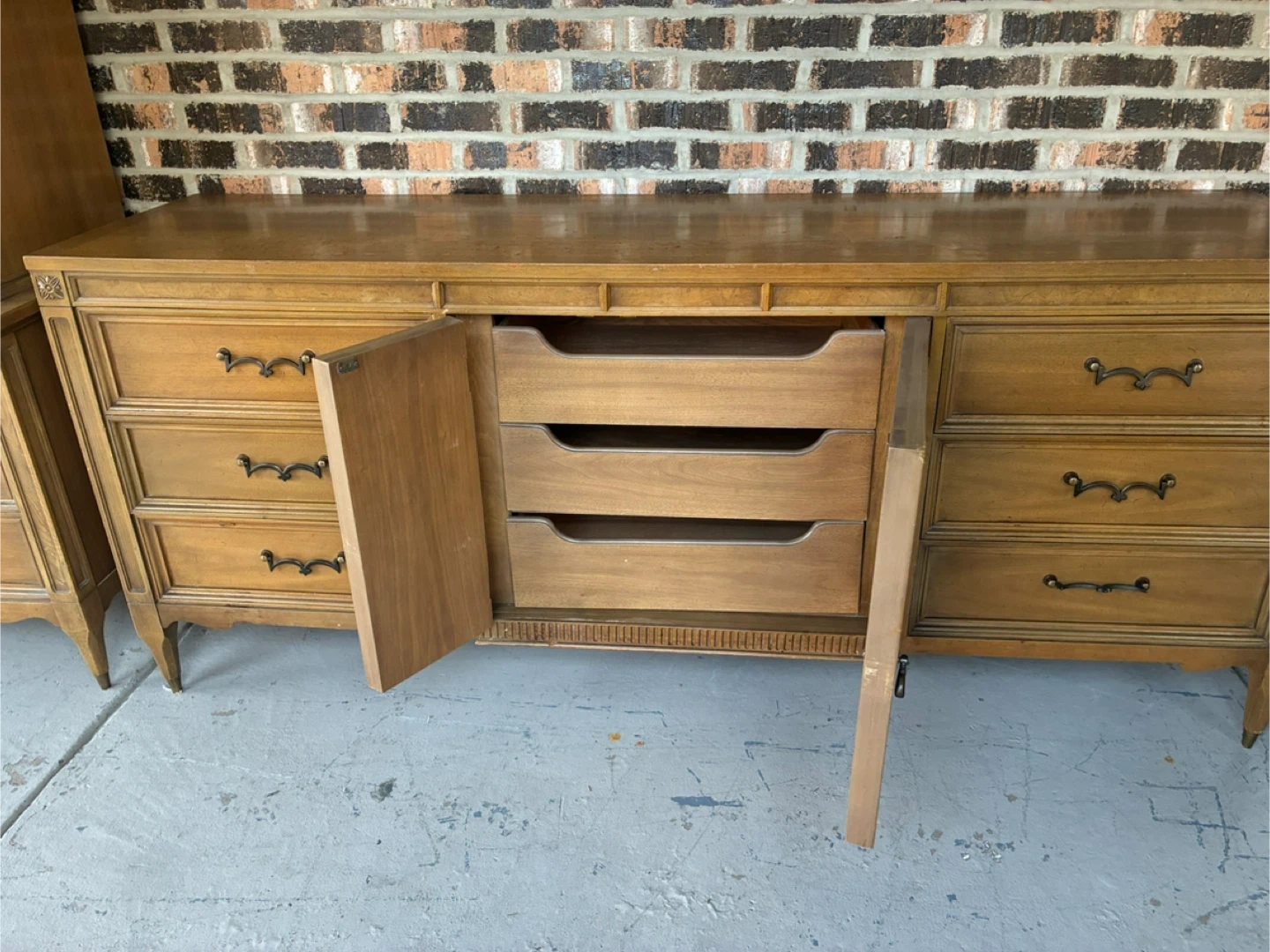American of Martinsville dresser 76” - photo 4
